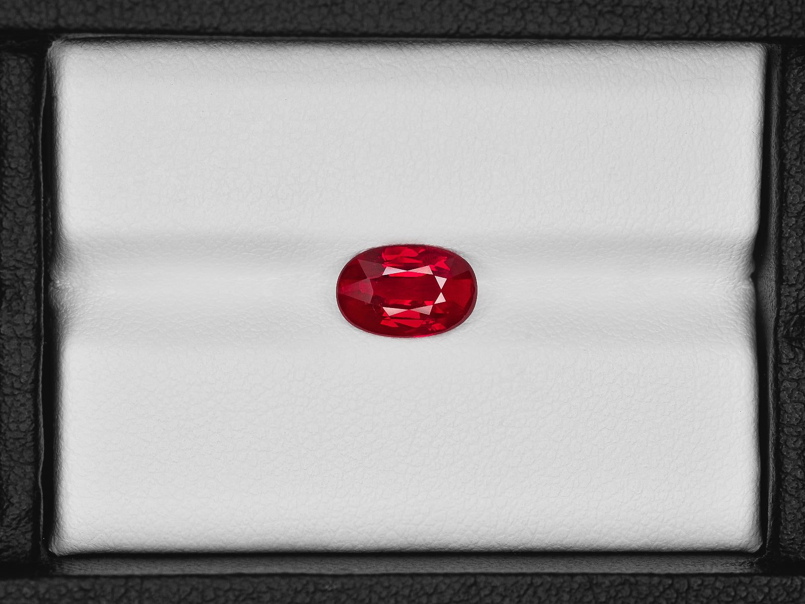 8801395-oval-vivid-neon-pigeon-blood-red-grs-mozambique-natural-ruby-2.02-ct