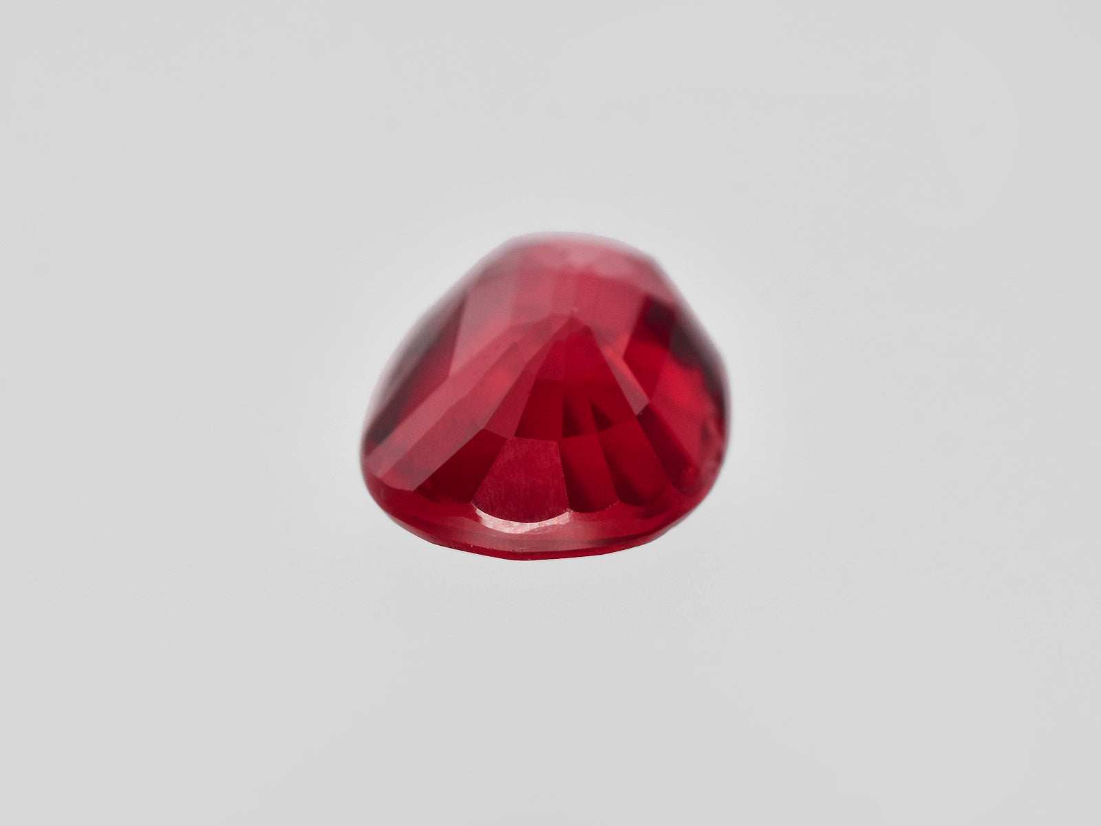 8801395-oval-vivid-neon-pigeon-blood-red-grs-mozambique-natural-ruby-2.02-ct