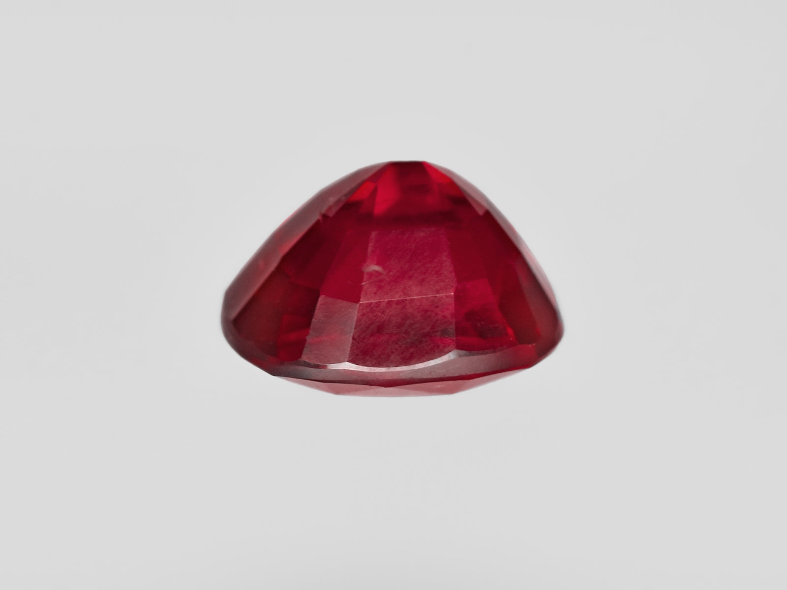 8801396-oval-fiery-vivid-pigeon-blood-red-grs-mozambique-natural-ruby-2.00-ct