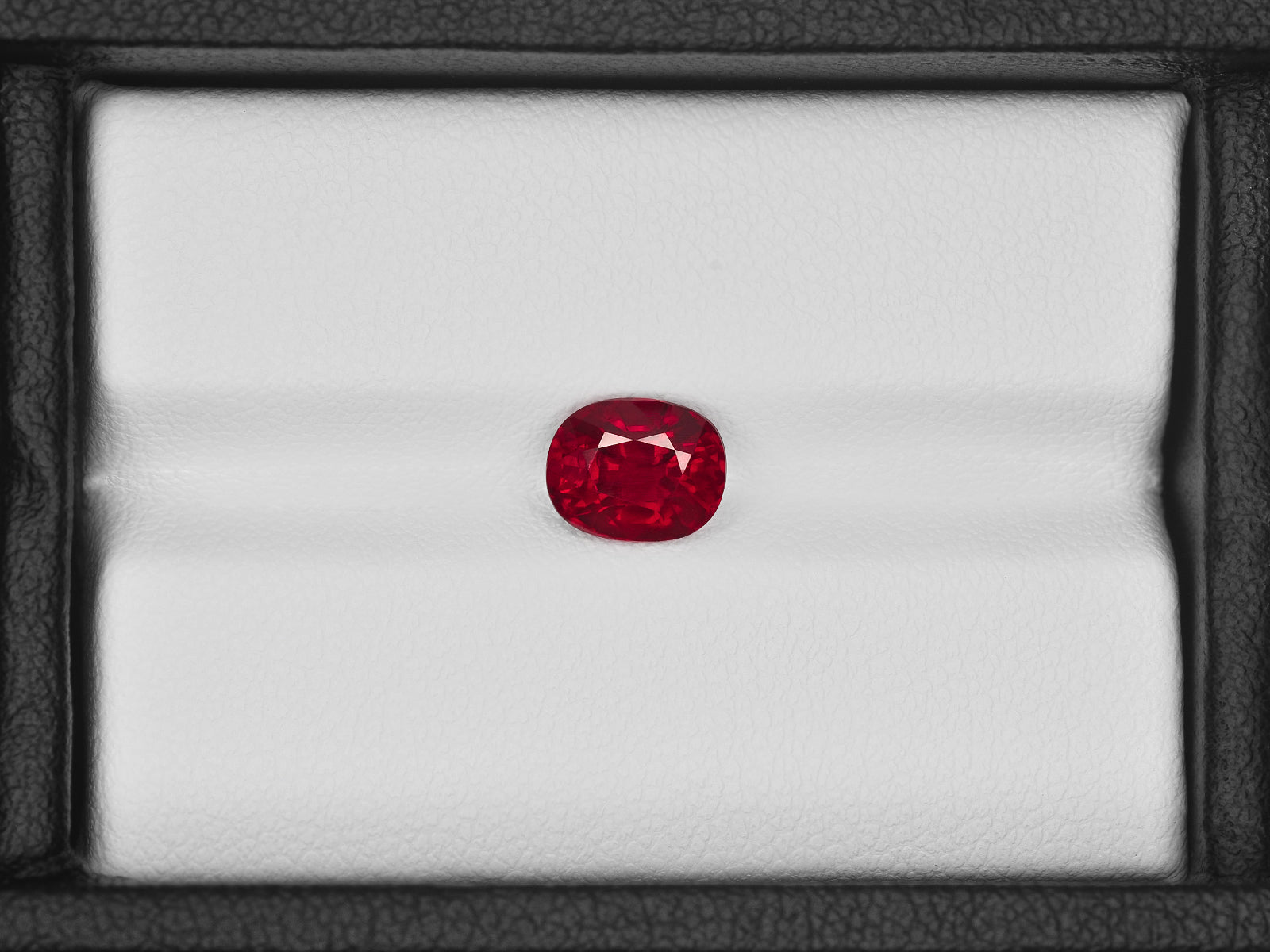 8801396-oval-fiery-vivid-pigeon-blood-red-grs-mozambique-natural-ruby-2.00-ct