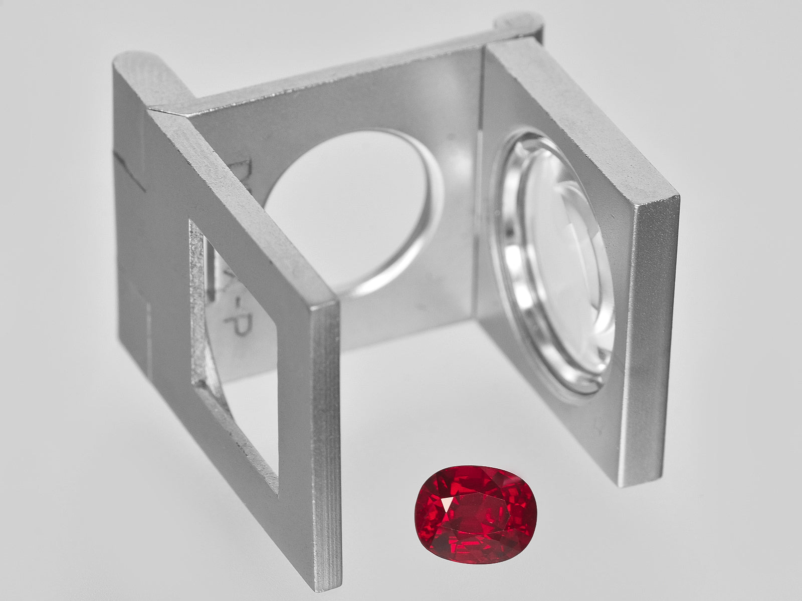 8801396-oval-fiery-vivid-pigeon-blood-red-grs-mozambique-natural-ruby-2.00-ct