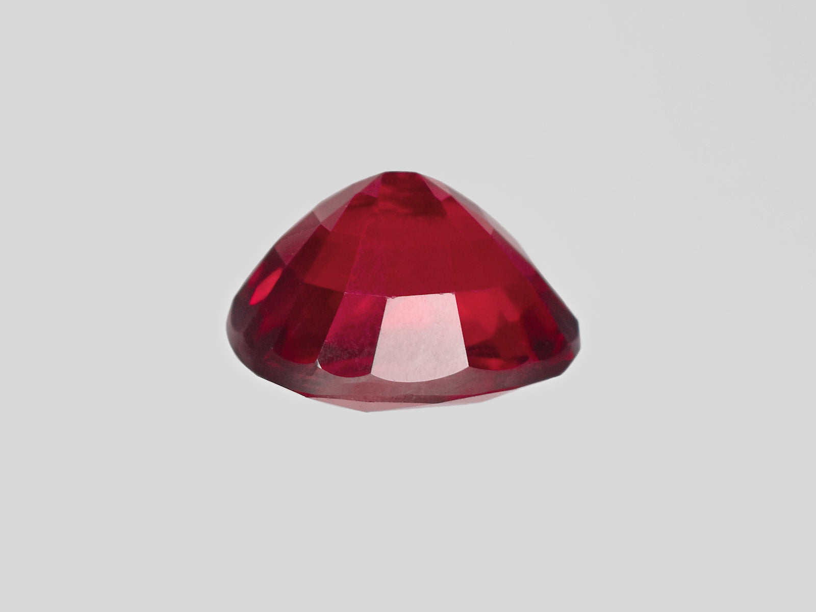 8801396-oval-fiery-vivid-pigeon-blood-red-grs-mozambique-natural-ruby-2.00-ct