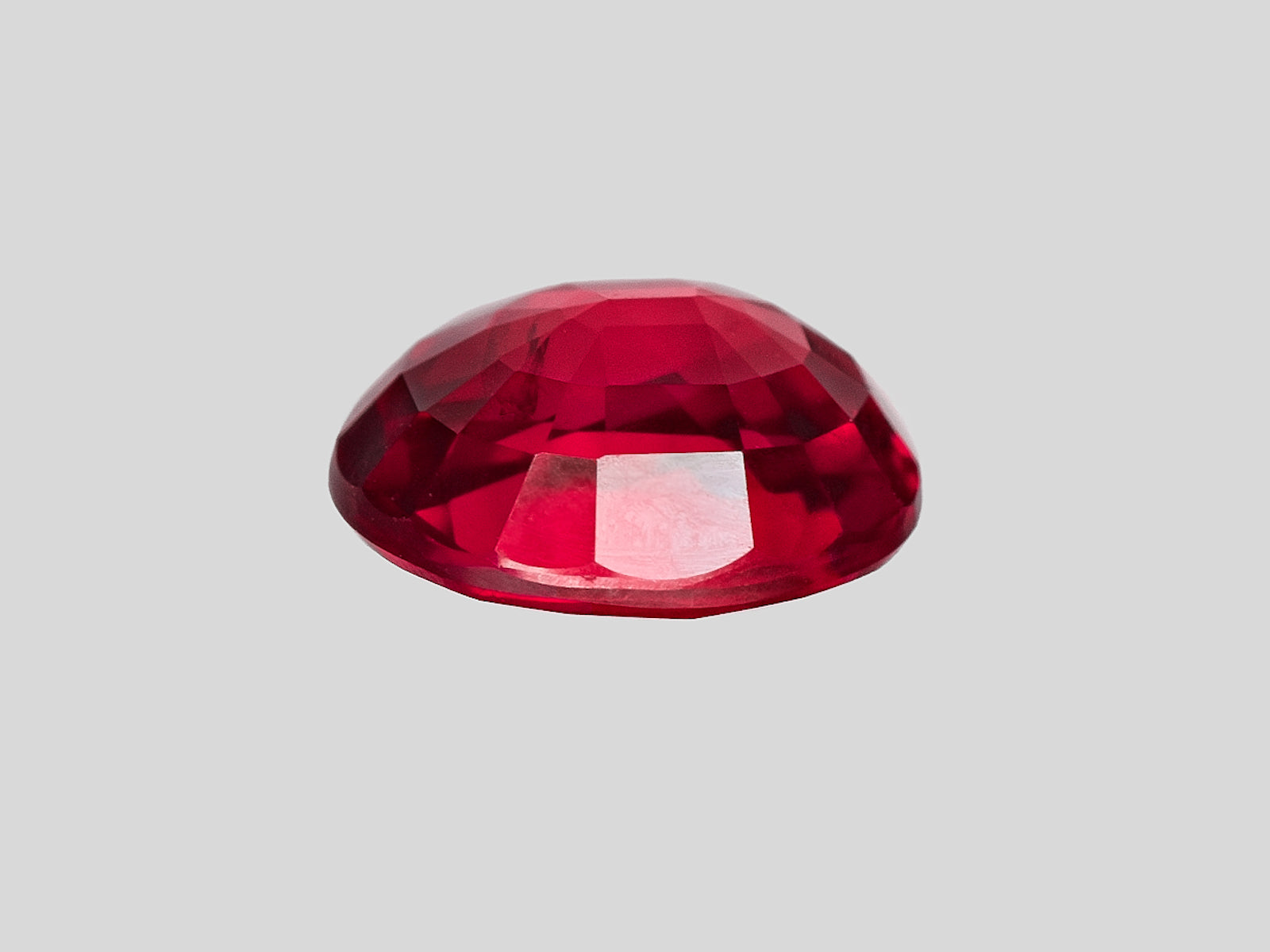 8801397-oval-lively-vivid-pigeon-blood-red-grs-mozambique-natural-ruby-2.14-ct