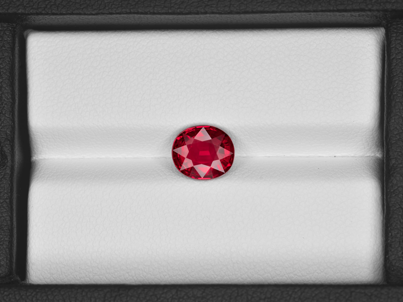 8801397-oval-lively-vivid-pigeon-blood-red-grs-mozambique-natural-ruby-2.14-ct