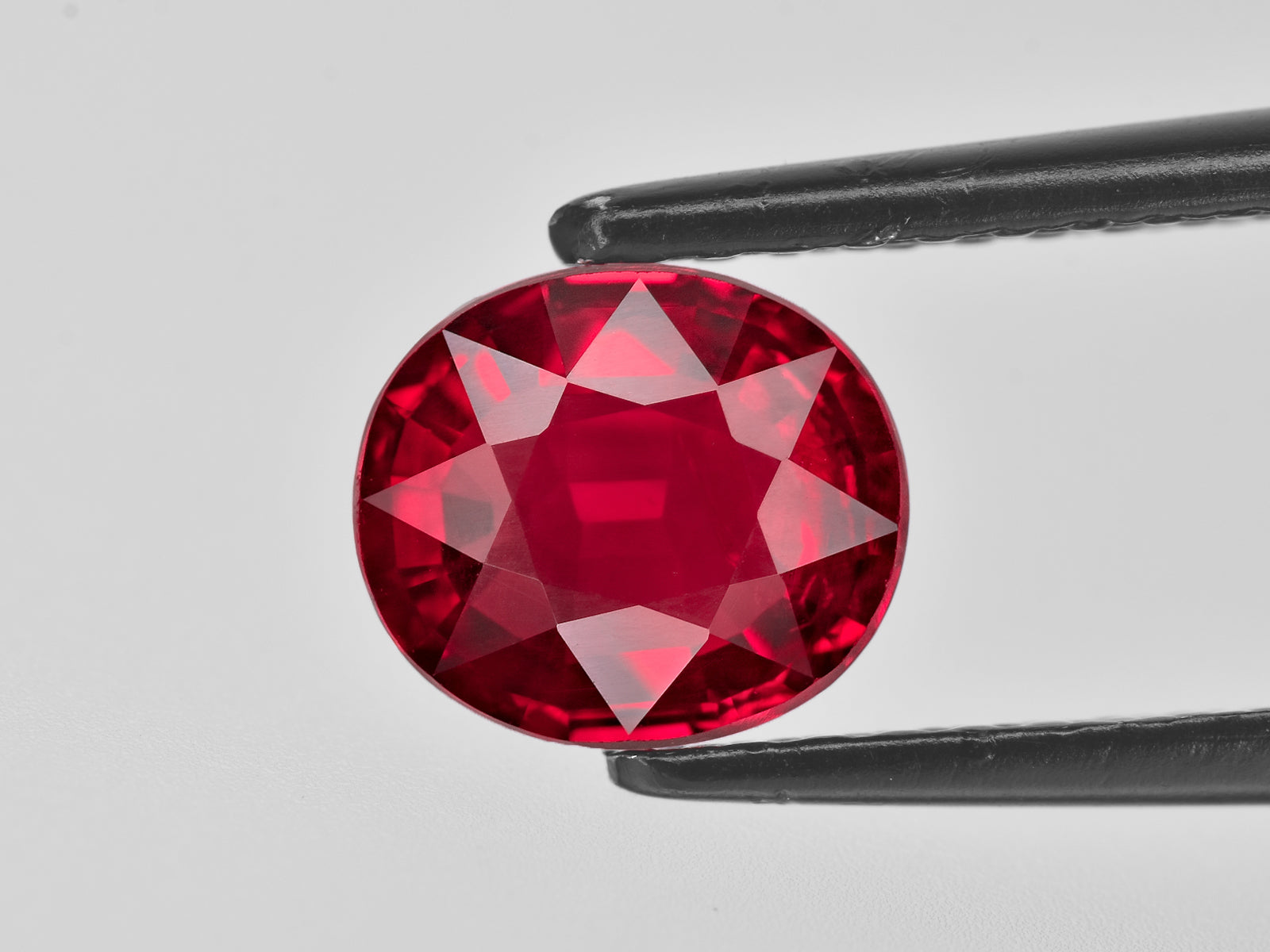 8801397-oval-lively-vivid-pigeon-blood-red-grs-mozambique-natural-ruby-2.14-ct
