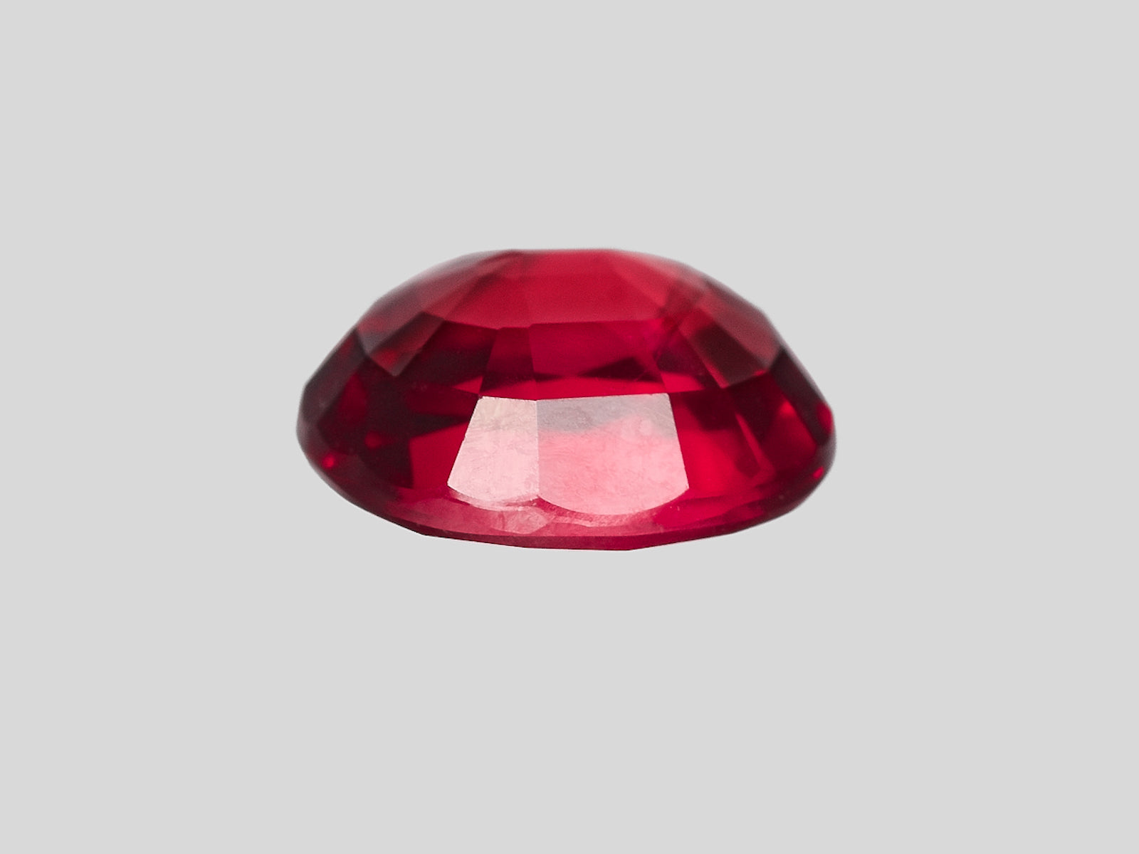 8801397-oval-lively-vivid-pigeon-blood-red-grs-mozambique-natural-ruby-2.14-ct