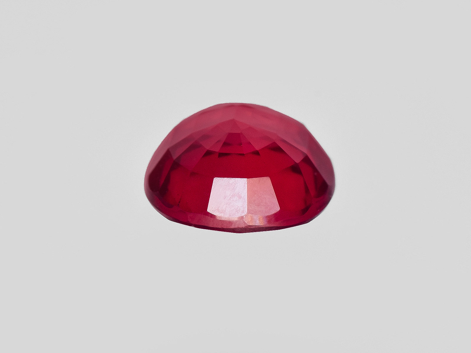 8801397-oval-lively-vivid-pigeon-blood-red-grs-mozambique-natural-ruby-2.14-ct