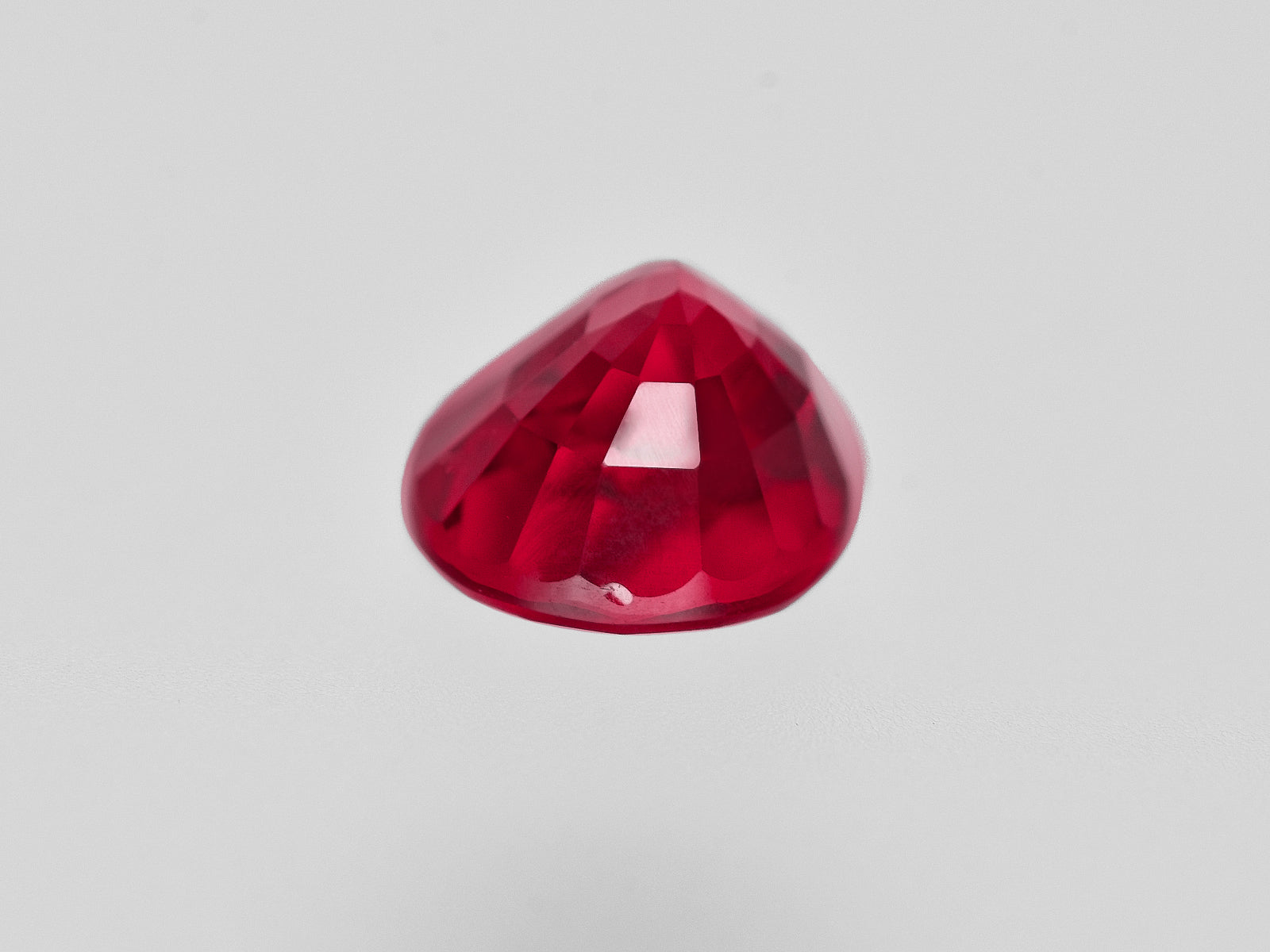 8801399-oval-fiery-vivid-pigeon-blood-red-grs-mozambique-natural-ruby-2.04-ct