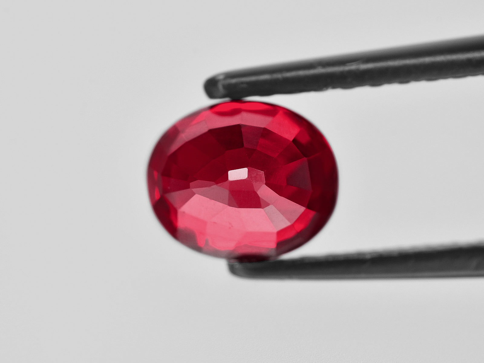 8801399-oval-fiery-vivid-pigeon-blood-red-grs-mozambique-natural-ruby-2.04-ct