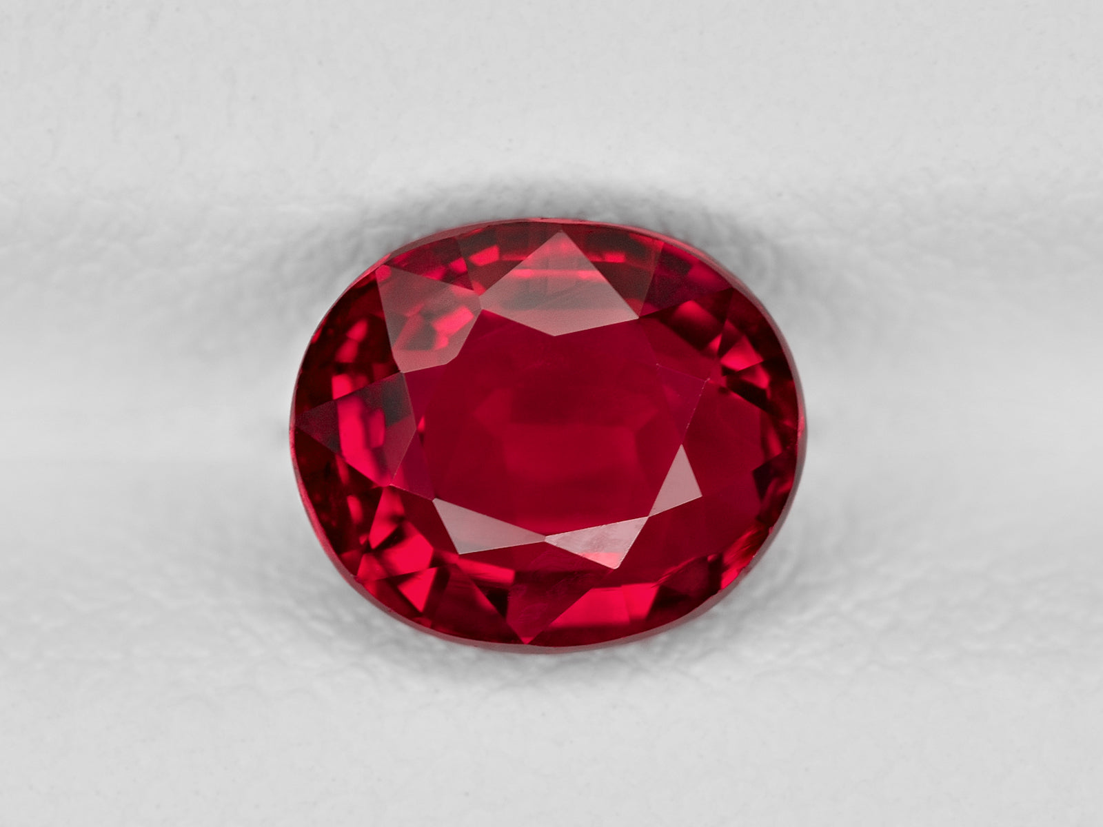 8801400-oval-vivid-pigeon-blood-red-grs-mozambique-natural-ruby-2.03-ct