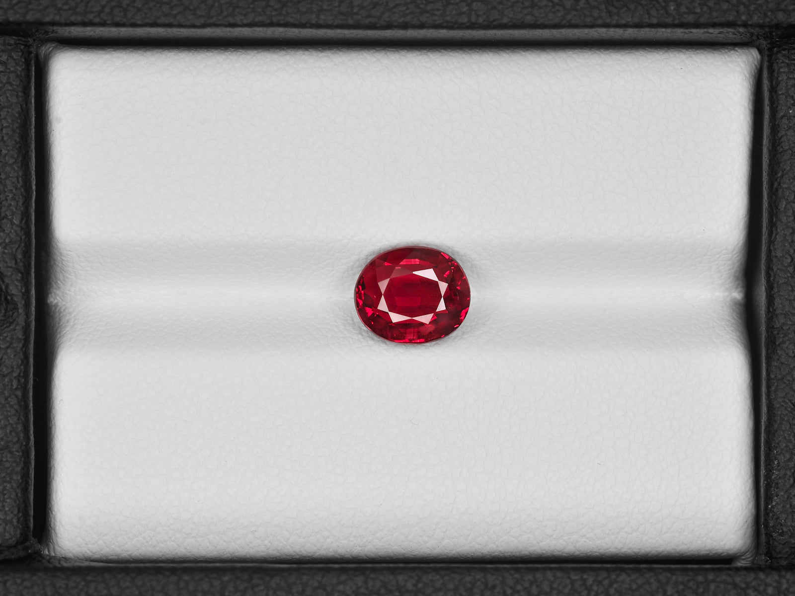 8801400-oval-vivid-pigeon-blood-red-grs-mozambique-natural-ruby-2.03-ct