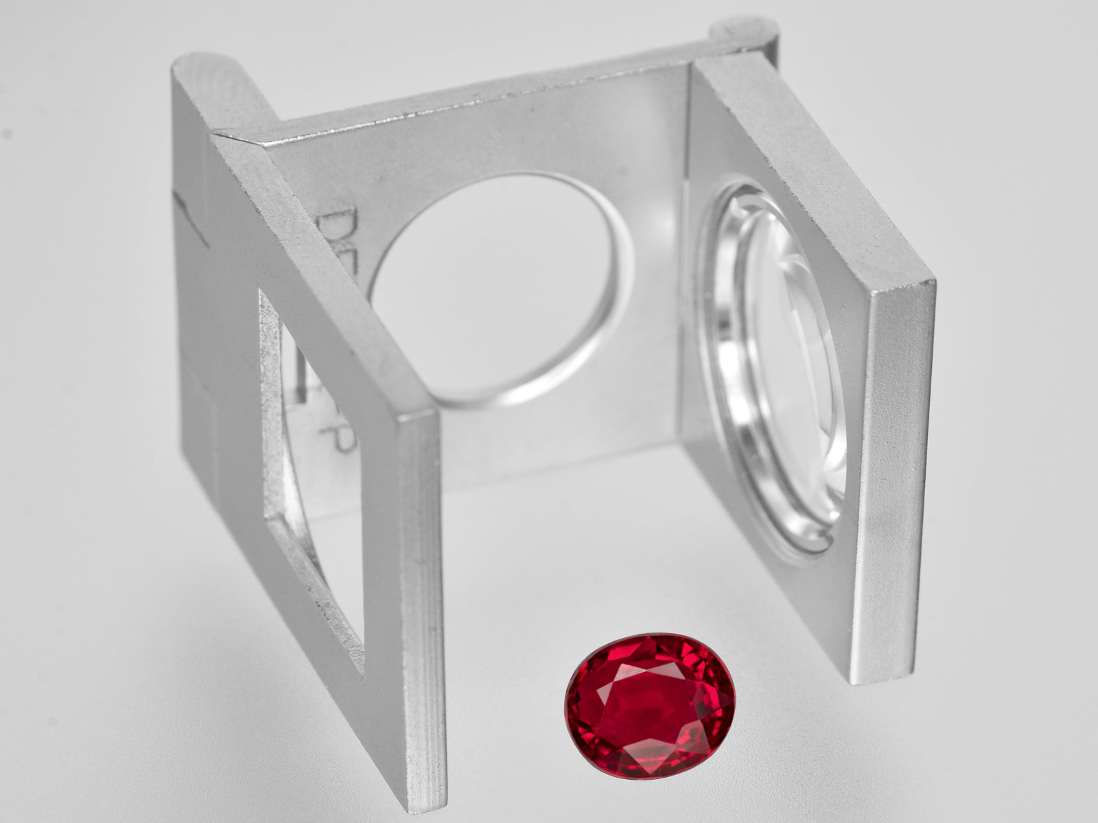8801400-oval-vivid-pigeon-blood-red-grs-mozambique-natural-ruby-2.03-ct