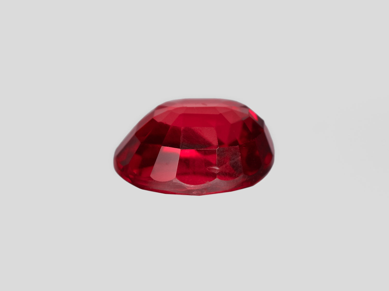8801400-oval-vivid-pigeon-blood-red-grs-mozambique-natural-ruby-2.03-ct
