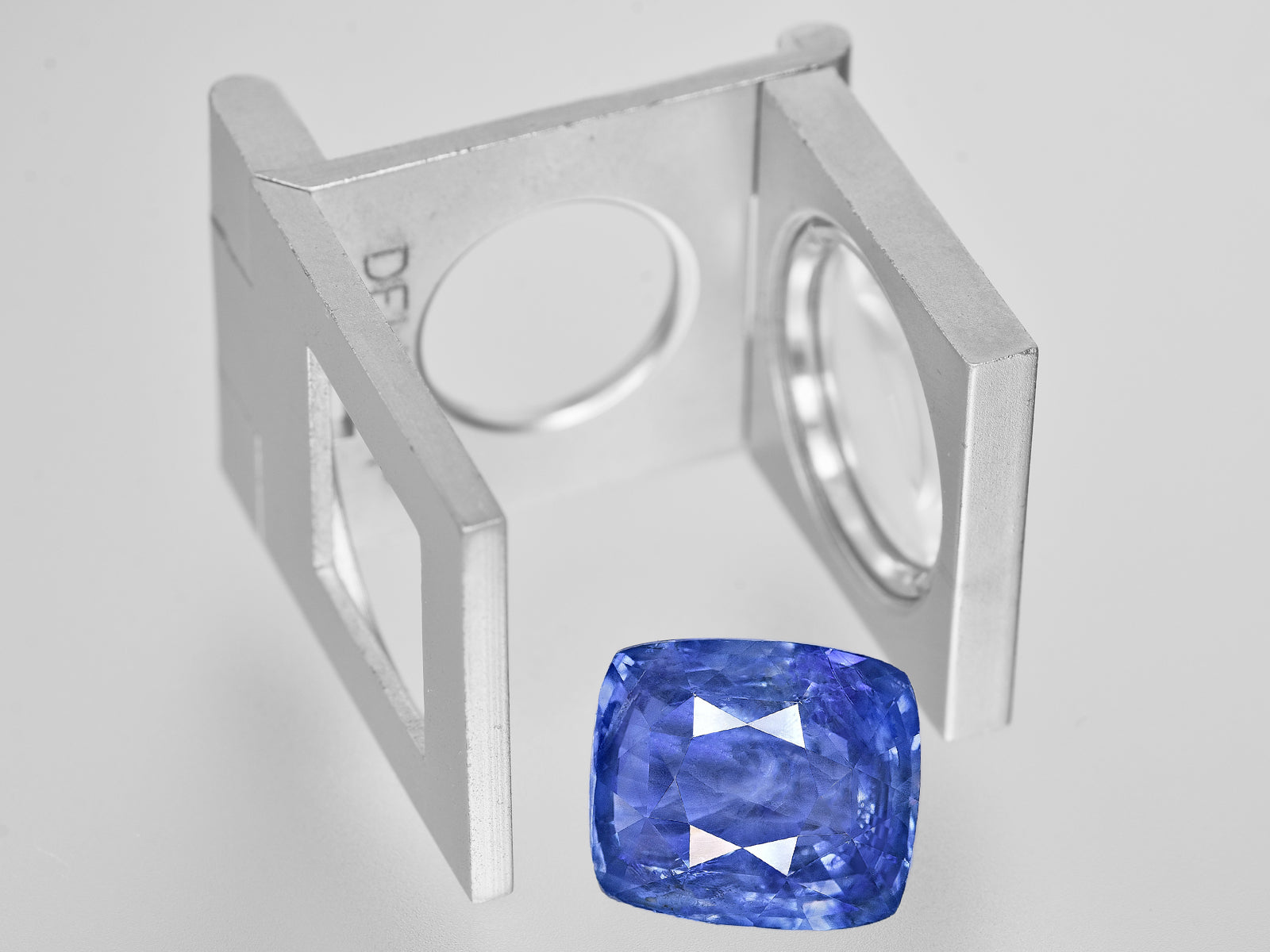 8801834-cushion-deep-blue-grs-sri-lanka-natural-blue-sapphire-13.15-ct