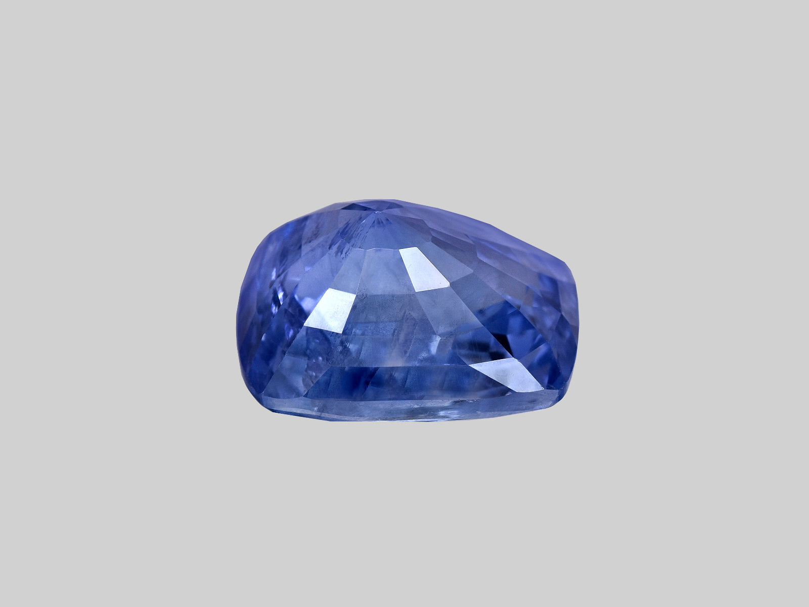 8801840-cushion-lustrous-intense-blue-grs-sri-lanka-natural-blue-sapphire-7.60-ct