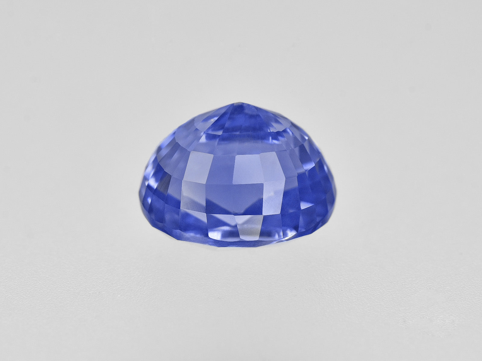 8801843-oval-velvety-cornflower-blue-grs-sri-lanka-natural-blue-sapphire-2.35-ct