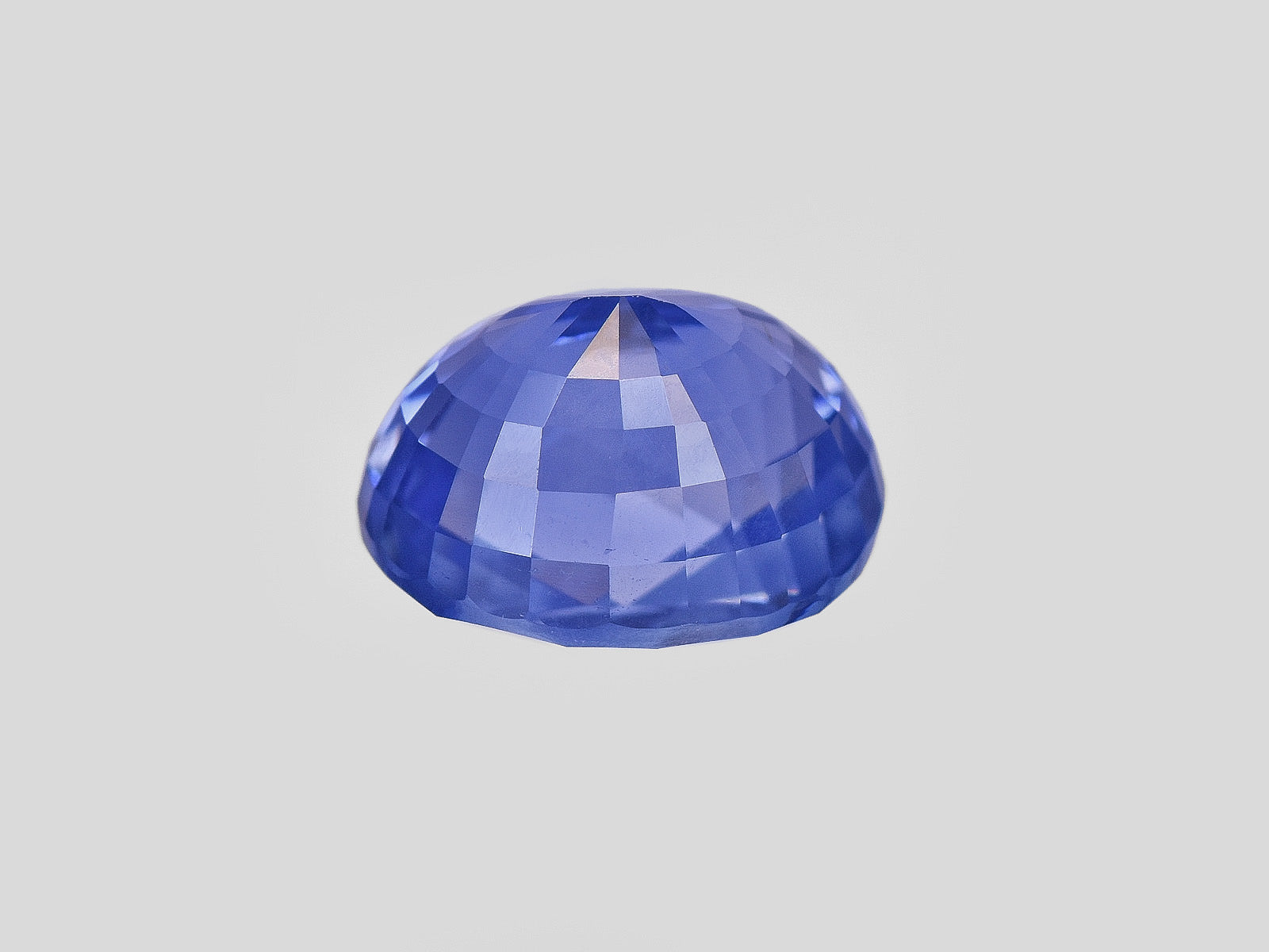 8801843-oval-velvety-cornflower-blue-grs-sri-lanka-natural-blue-sapphire-2.35-ct