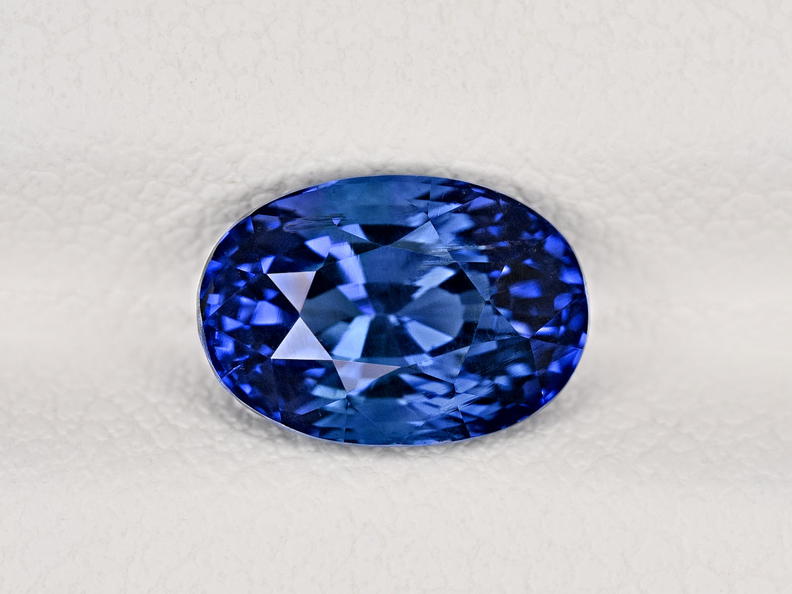 8801882-oval-fiery-intense-royal-blue-gia-kashmir-natural-blue-sapphire-2.42-ct