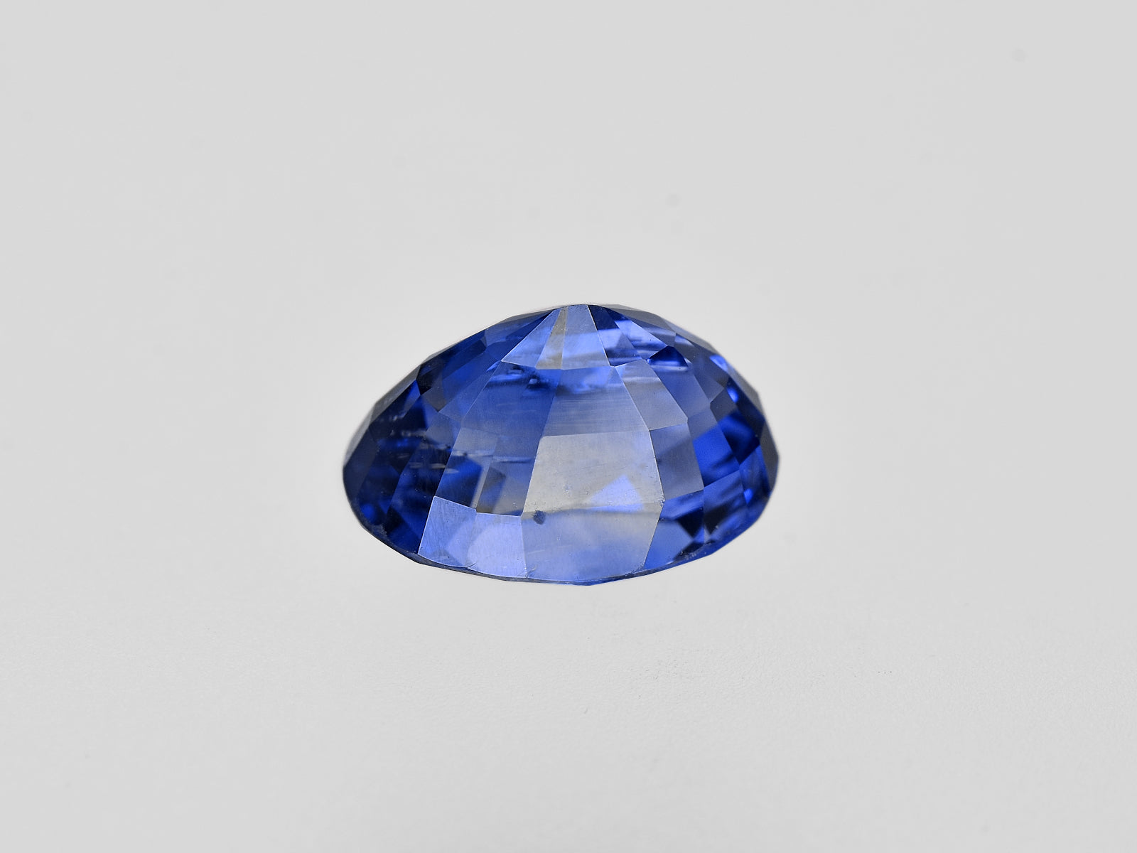8801882-oval-fiery-intense-royal-blue-gia-kashmir-natural-blue-sapphire-2.42-ct
