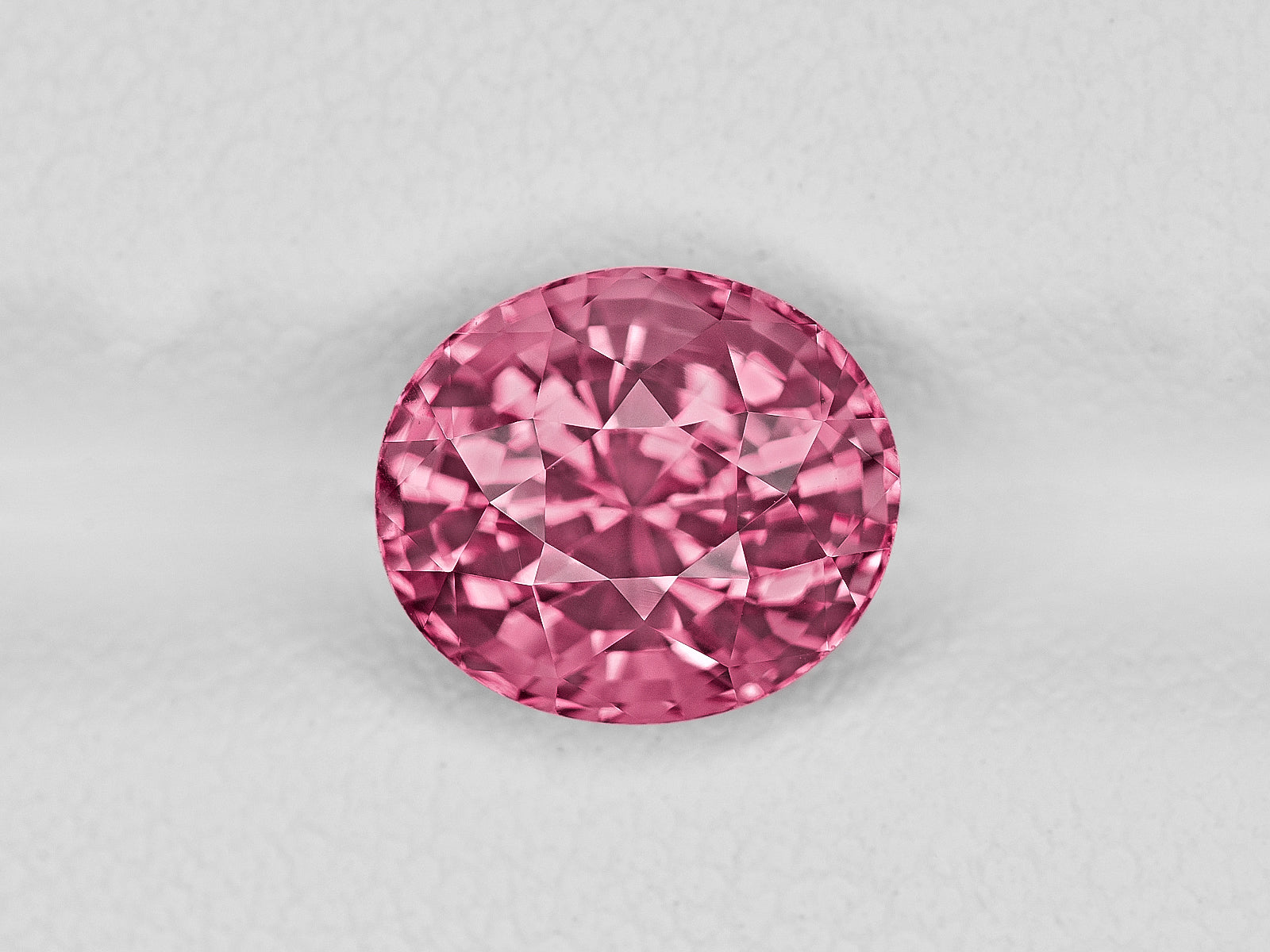 8801367-oval-vivid-bubblegum-pink-gia-tajikistan-natural-spinel-3.18-ct