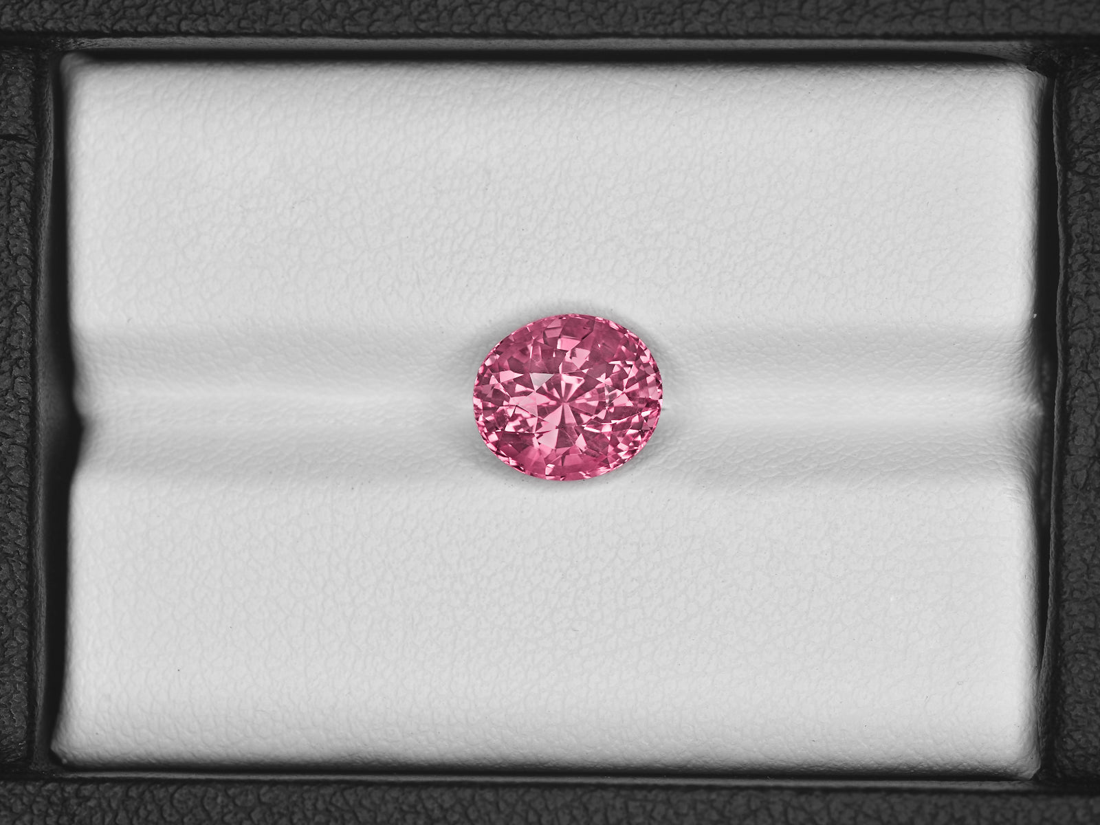 8801367-oval-vivid-bubblegum-pink-gia-tajikistan-natural-spinel-3.18-ct