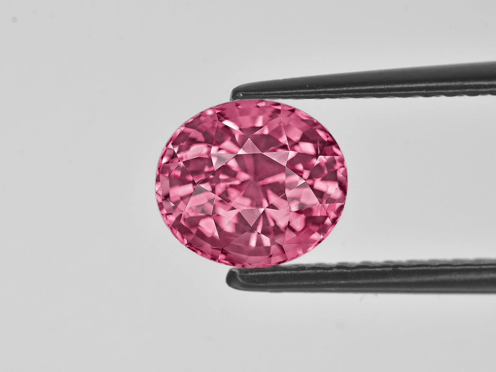 8801367-oval-vivid-bubblegum-pink-gia-tajikistan-natural-spinel-3.18-ct