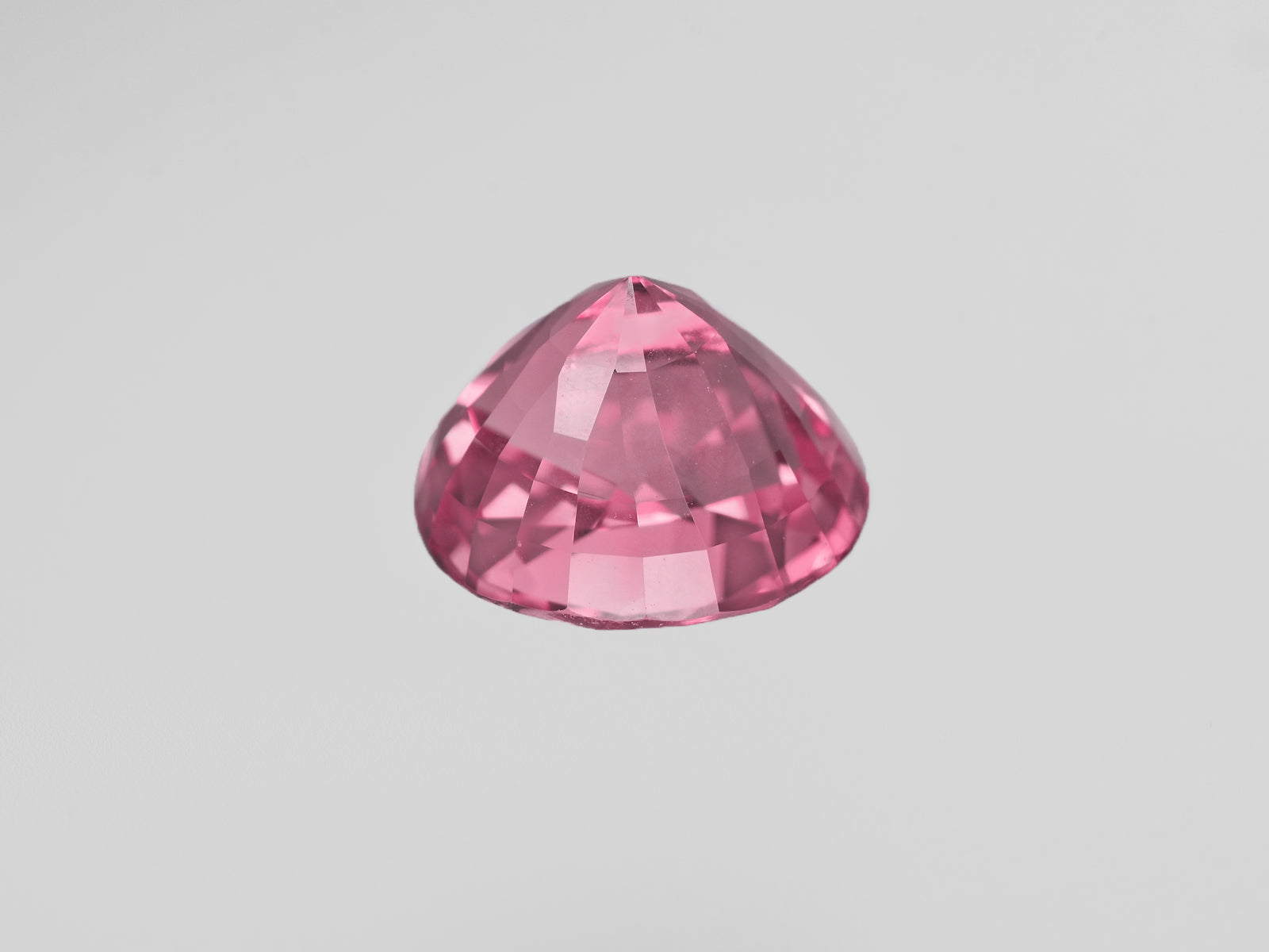 8801367-oval-vivid-bubblegum-pink-gia-tajikistan-natural-spinel-3.18-ct