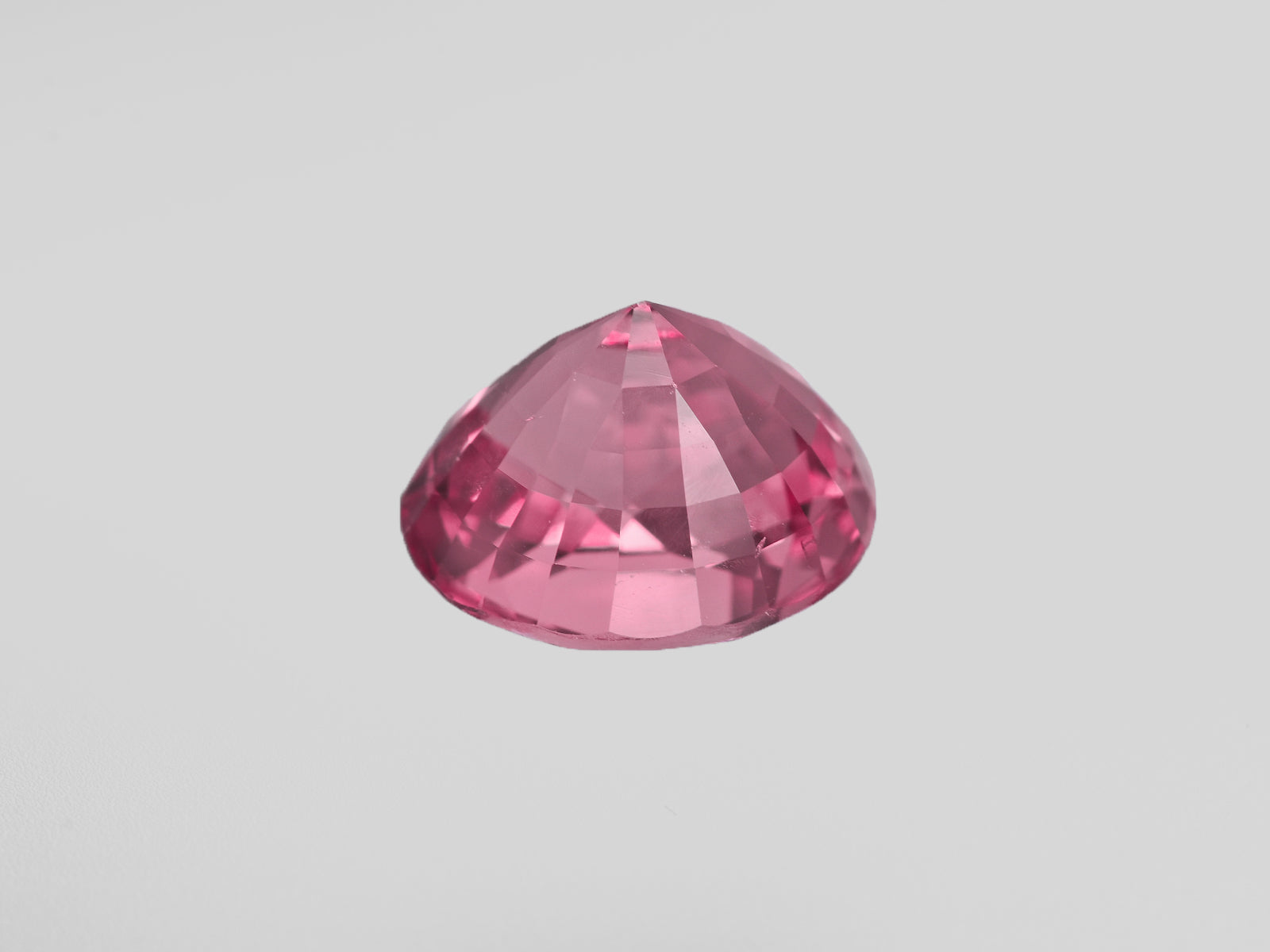 8801367-oval-vivid-bubblegum-pink-gia-tajikistan-natural-spinel-3.18-ct