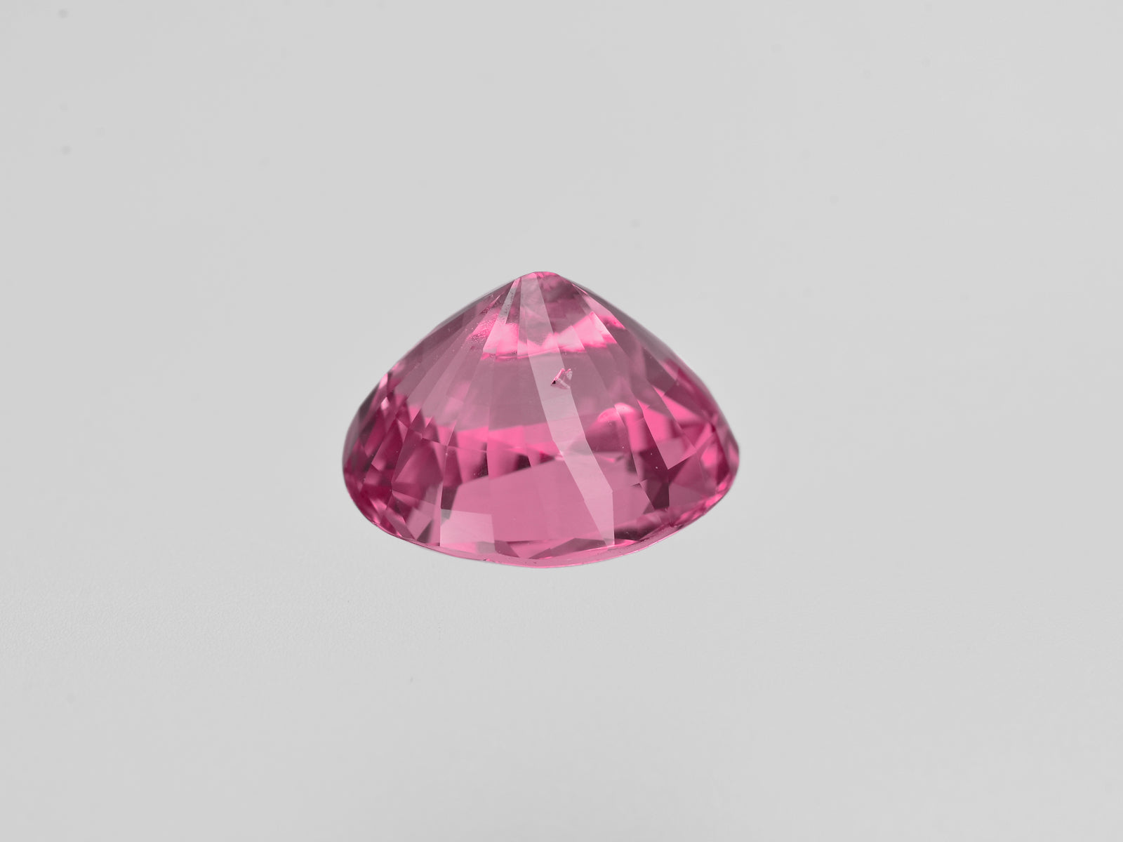 8801368-oval-vivid-bubblegum-pink-gia-tajikistan-natural-spinel-2.61-ct