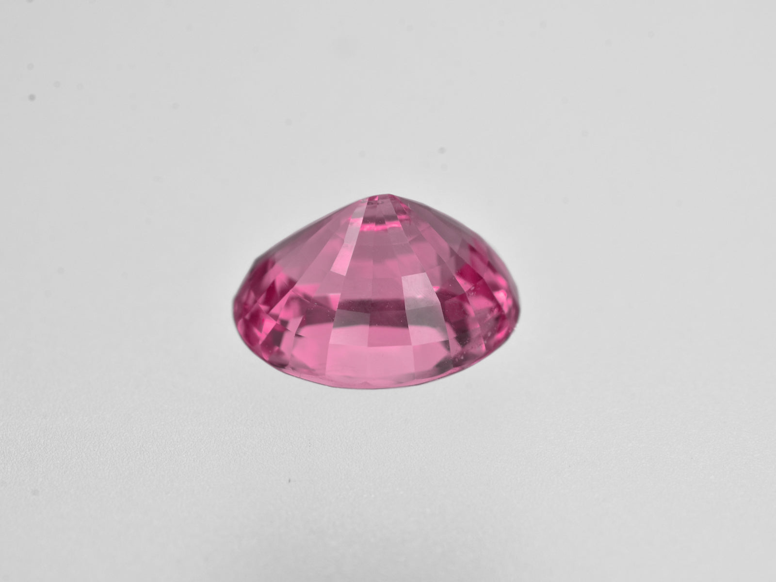 8801368-oval-vivid-bubblegum-pink-gia-tajikistan-natural-spinel-2.61-ct