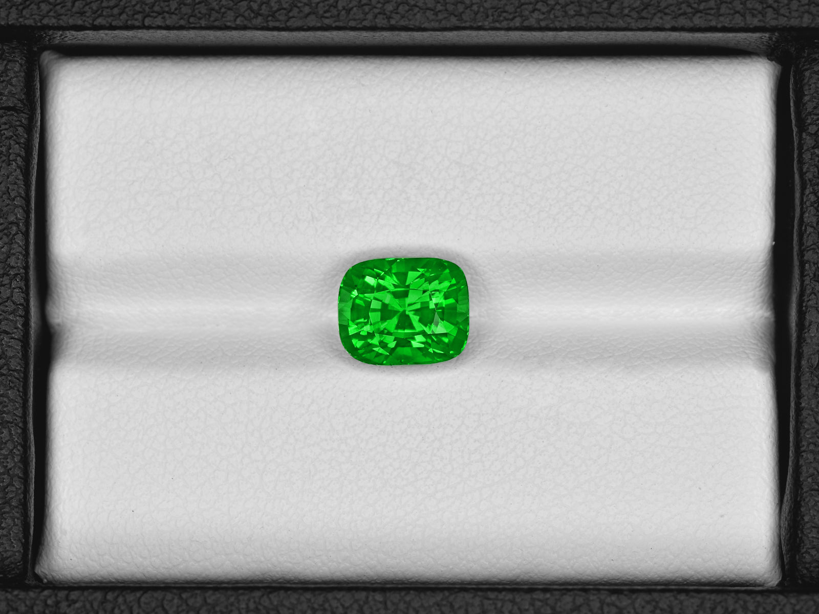 8801369-cushion-fiery-vivid-green-gia-kenya-natural-tsavorite-garnet-3.18-ct