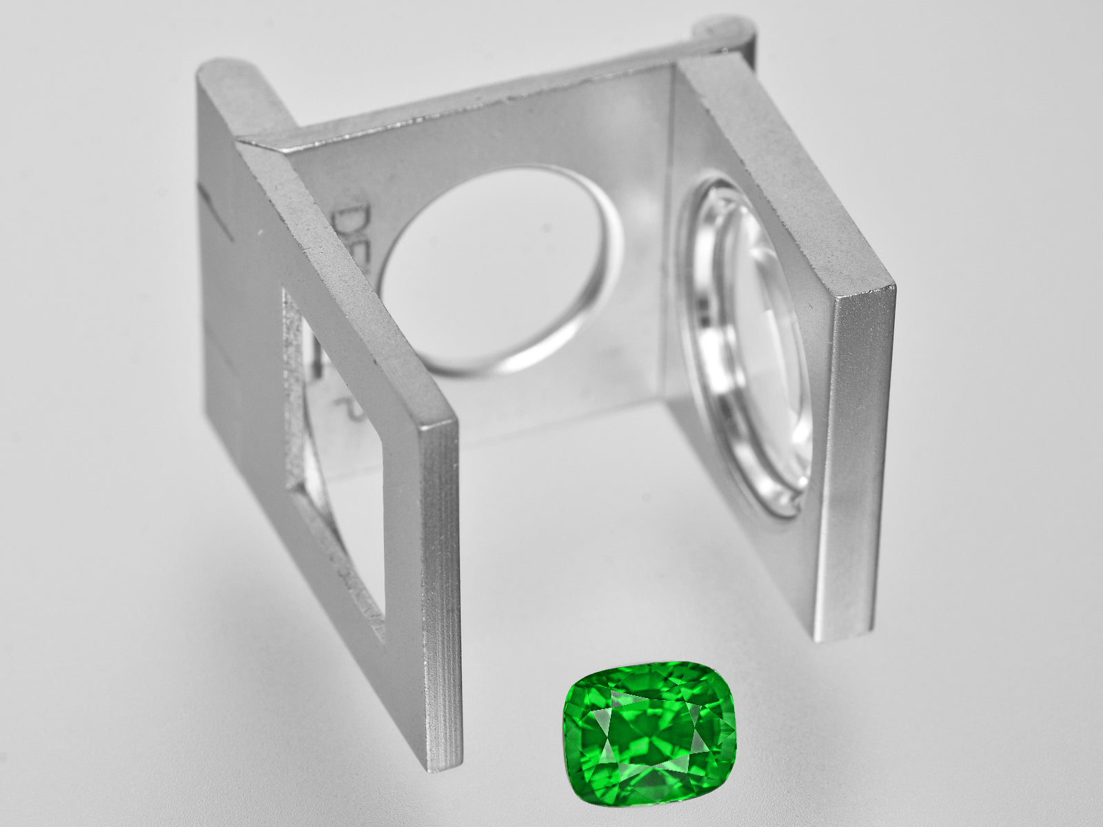 8801369-cushion-fiery-vivid-green-gia-kenya-natural-tsavorite-garnet-3.18-ct