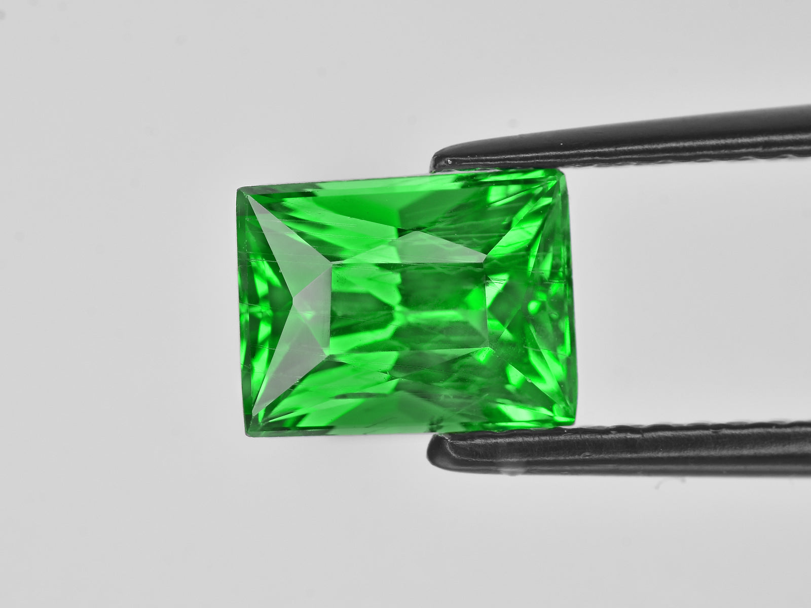 8801370-rectangular-fiery-intense-green-gia-kenya-natural-tsavorite-garnet-3.03-ct