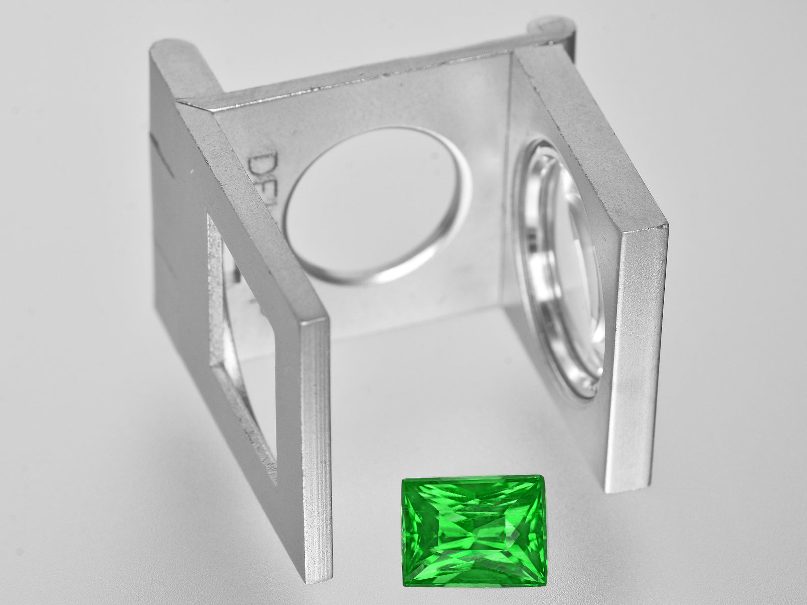 8801370-rectangular-fiery-intense-green-gia-kenya-natural-tsavorite-garnet-3.03-ct