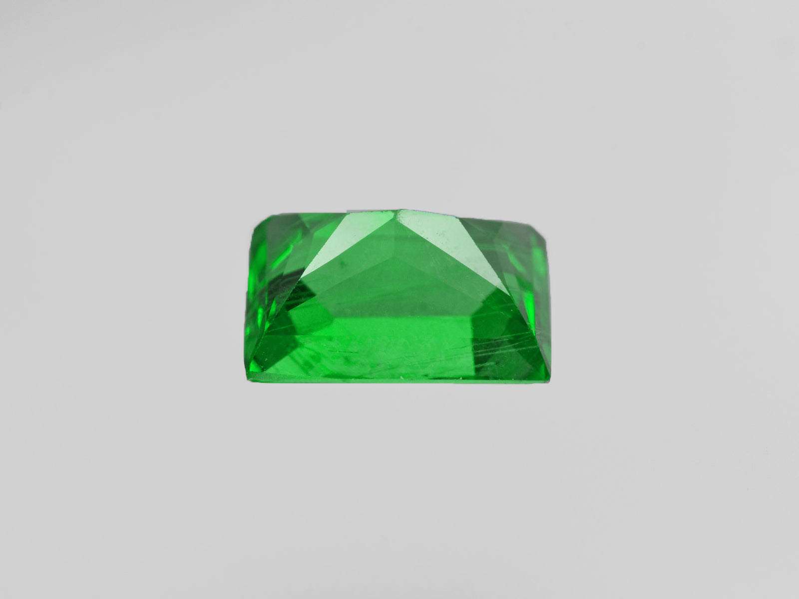 8801370-rectangular-fiery-intense-green-gia-kenya-natural-tsavorite-garnet-3.03-ct