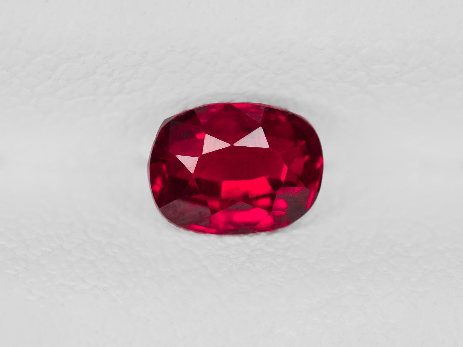 8801533-cushion-pigeon-blood-red-igi-mozambique-natural-ruby-0.58-ct