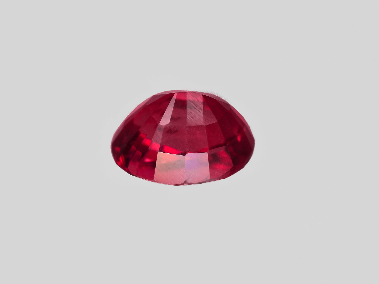8801534-oval-fiery-vivid-pigeon-blood-red-igi-mozambique-natural-ruby-0.63-ct