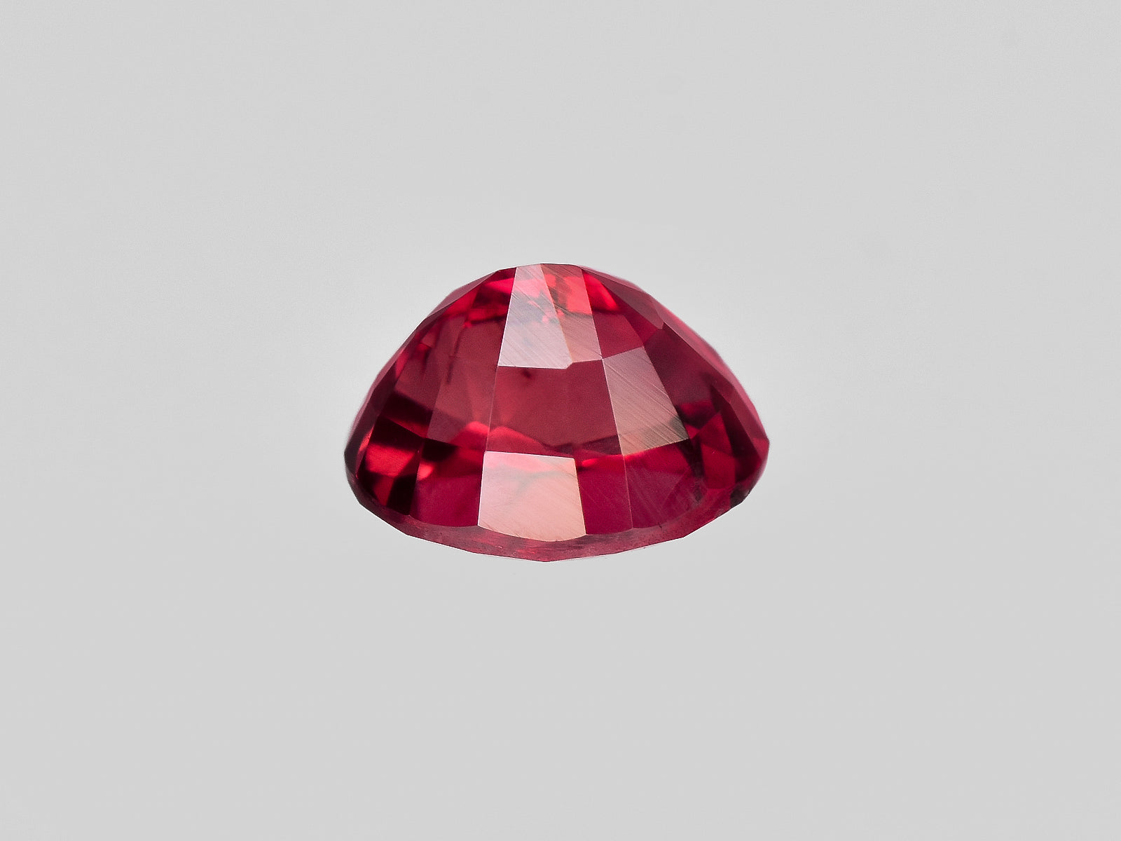 8801534-oval-fiery-vivid-pigeon-blood-red-igi-mozambique-natural-ruby-0.63-ct
