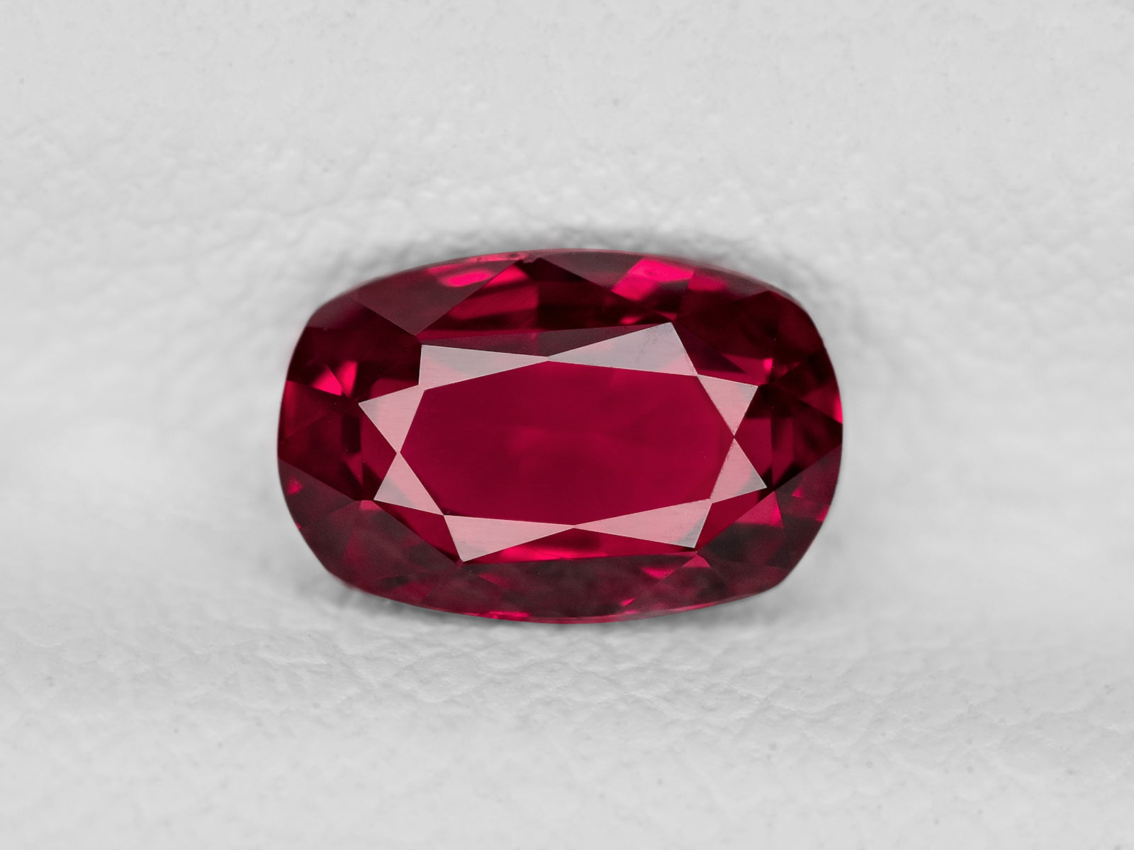8801848-oval-intense-pigeon-blood-red-grs-mozambique-natural-ruby-1.03-ct