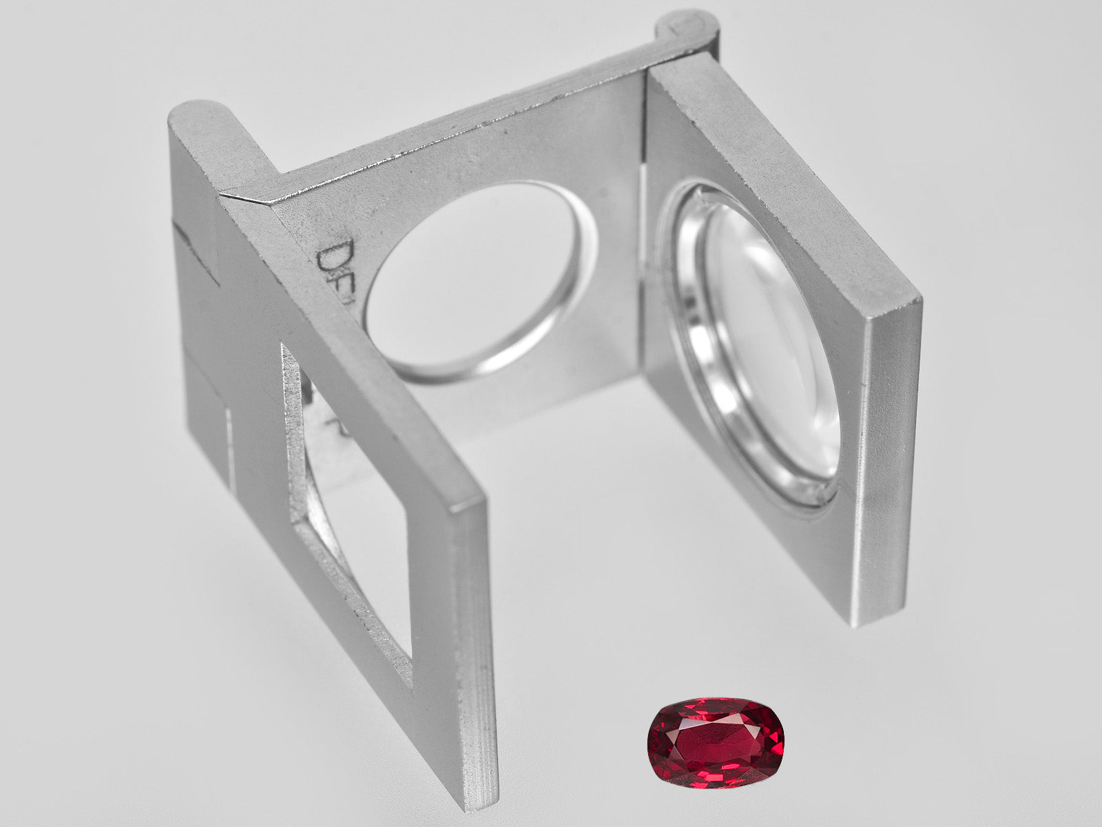 8801848-oval-intense-pigeon-blood-red-grs-mozambique-natural-ruby-1.03-ct