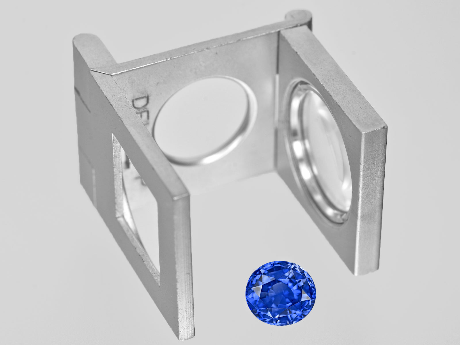8801849-oval-fiery-intense-blue-grs-sri-lanka-natural-blue-sapphire-2.58-ct