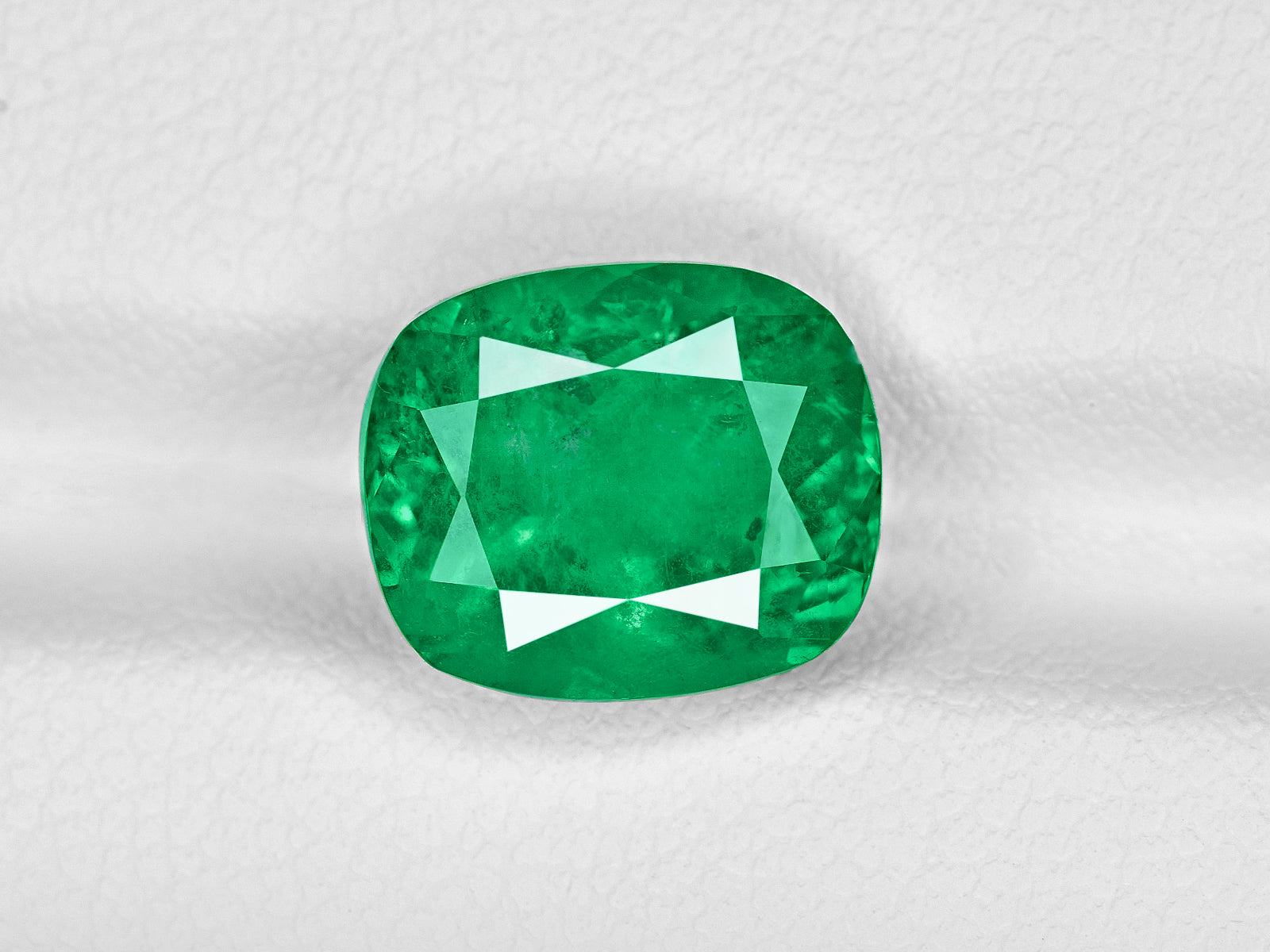 8801415-cushion-lively-intense-green-grs-colombia-natural-emerald-4.05-ct