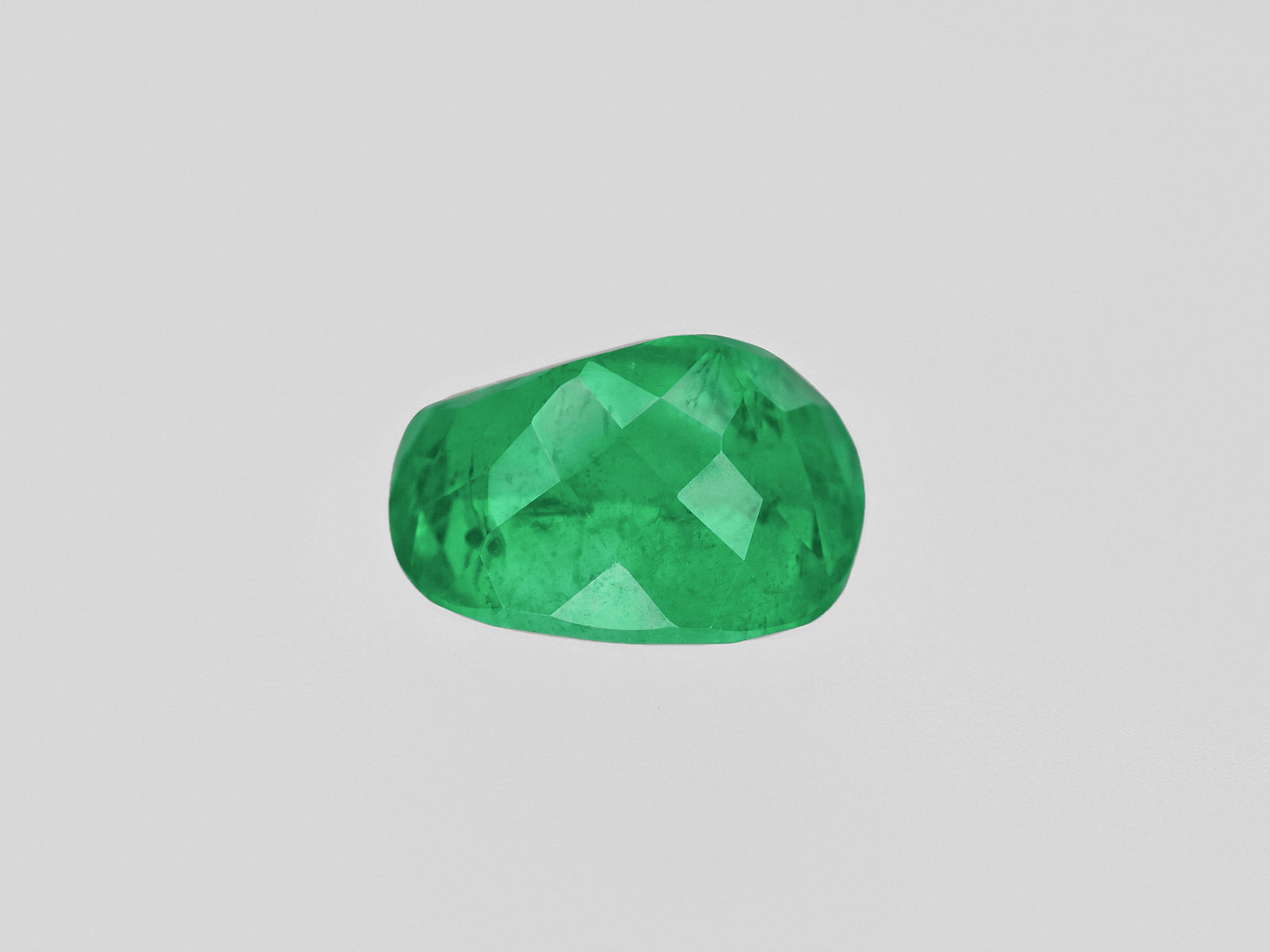 8801415-cushion-lively-intense-green-grs-colombia-natural-emerald-4.05-ct