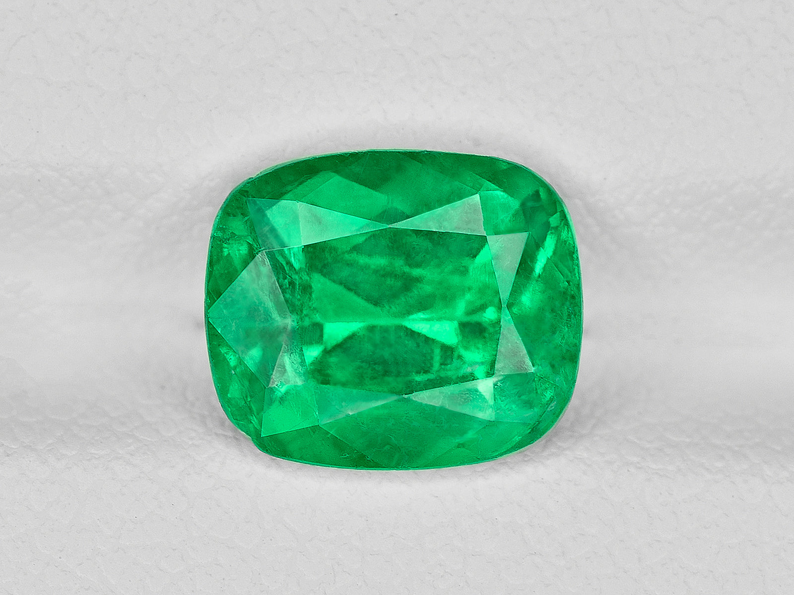 8801418-cushion-lively-neon-green-grs-colombia-natural-emerald-2.38-ct