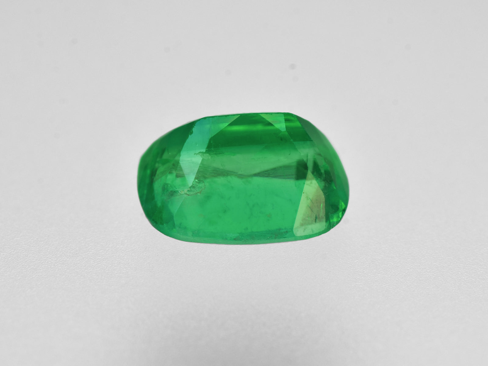 8801418-cushion-lively-neon-green-grs-colombia-natural-emerald-2.38-ct