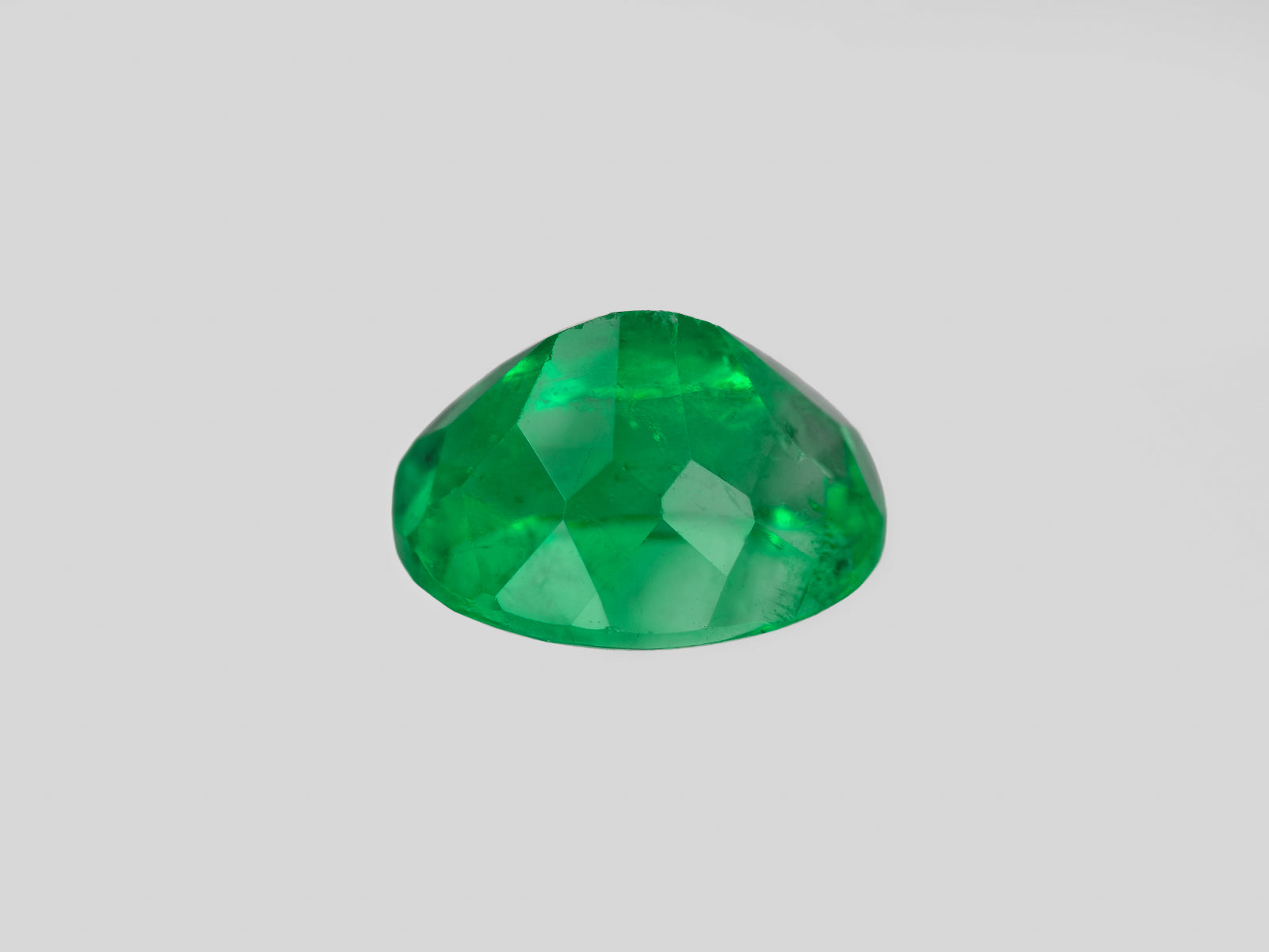 8801419-oval-lustrous-deep-green-grs-colombia-natural-emerald-2.12-ct