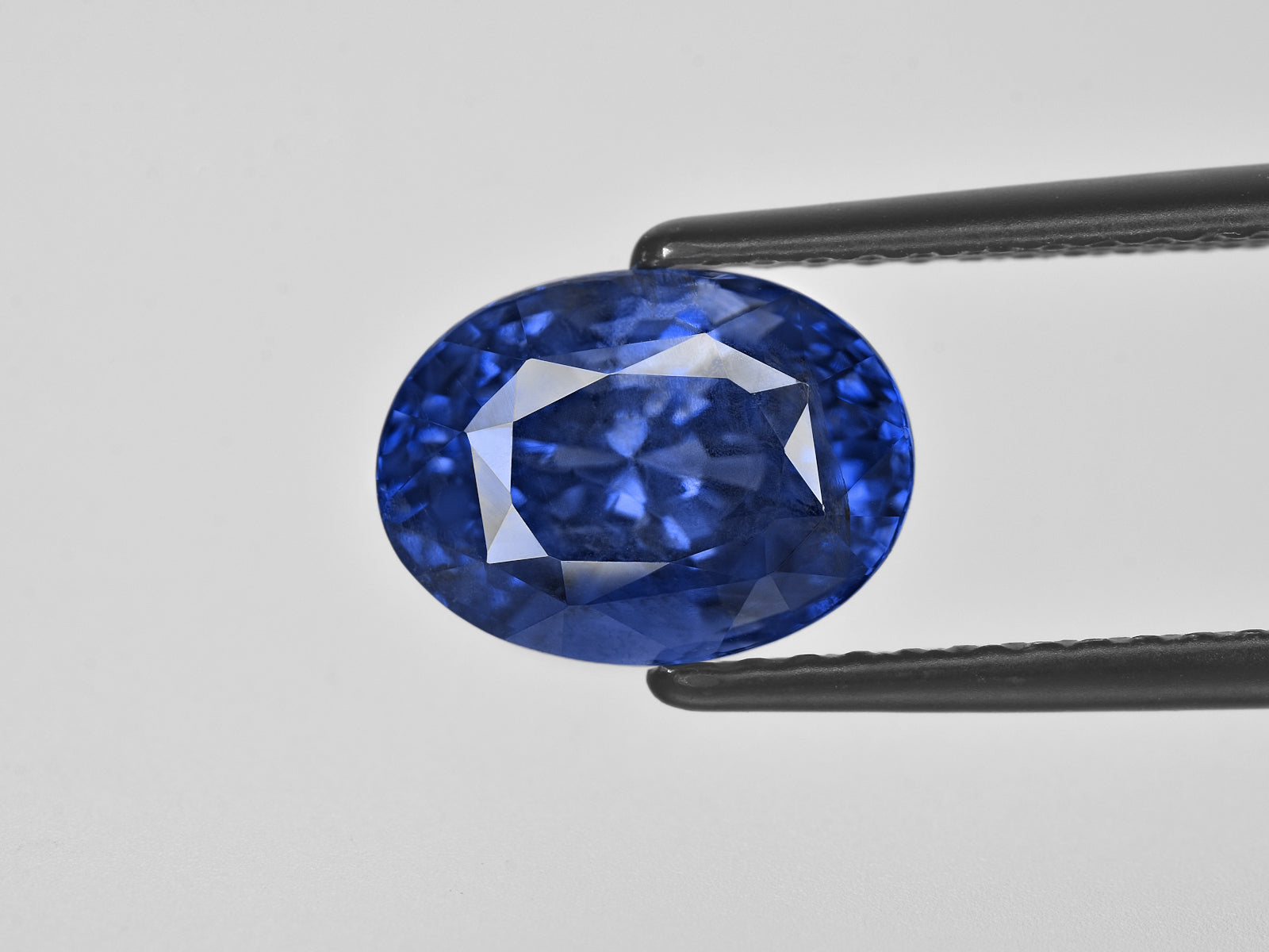 8801527-oval-deep-blue-grs-madagascar-natural-blue-sapphire-5.23-ct