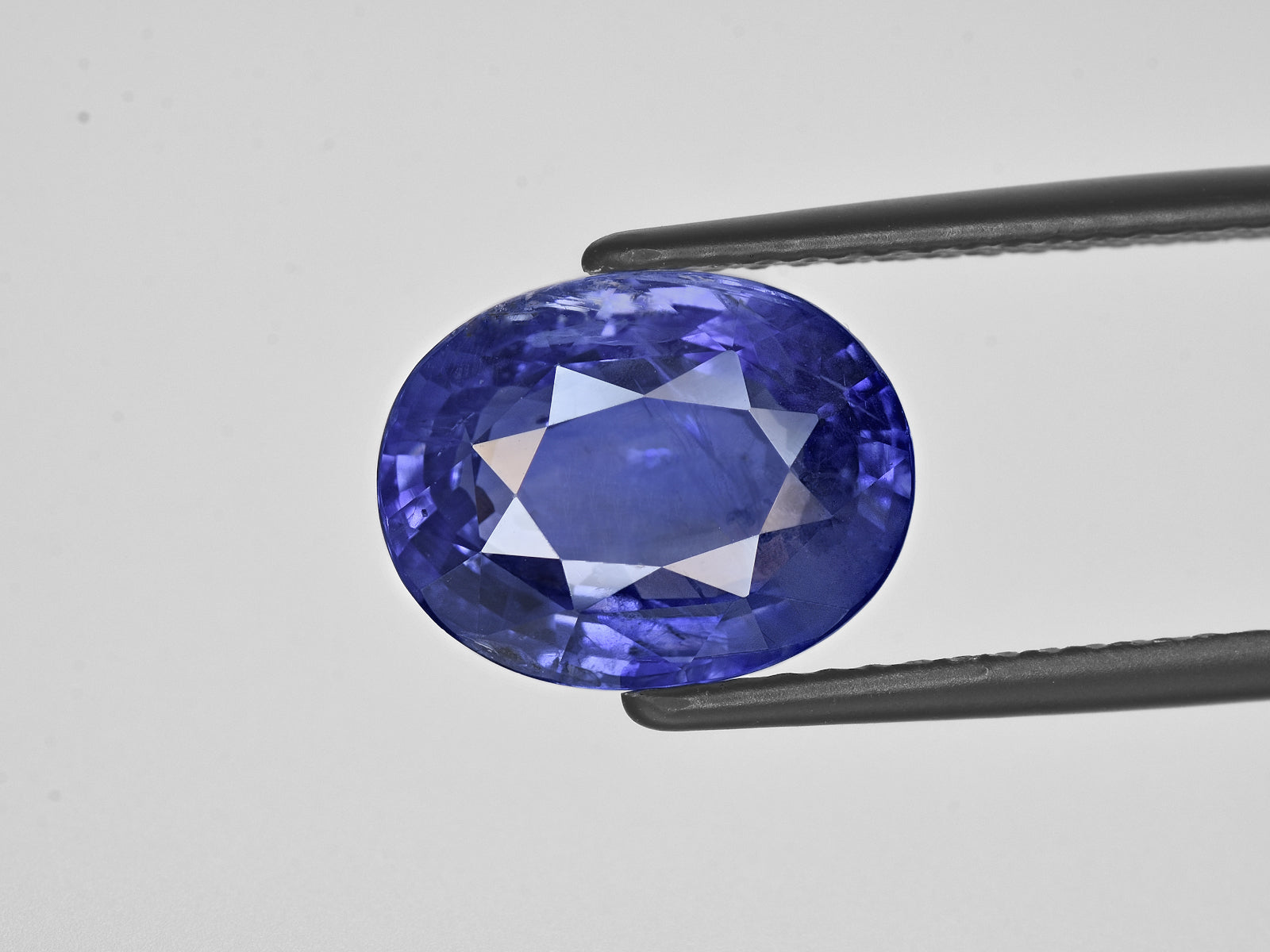 8801528-oval-rich-velvety-intense-blue-gia-sri-lanka-natural-blue-sapphire-8.61-ct
