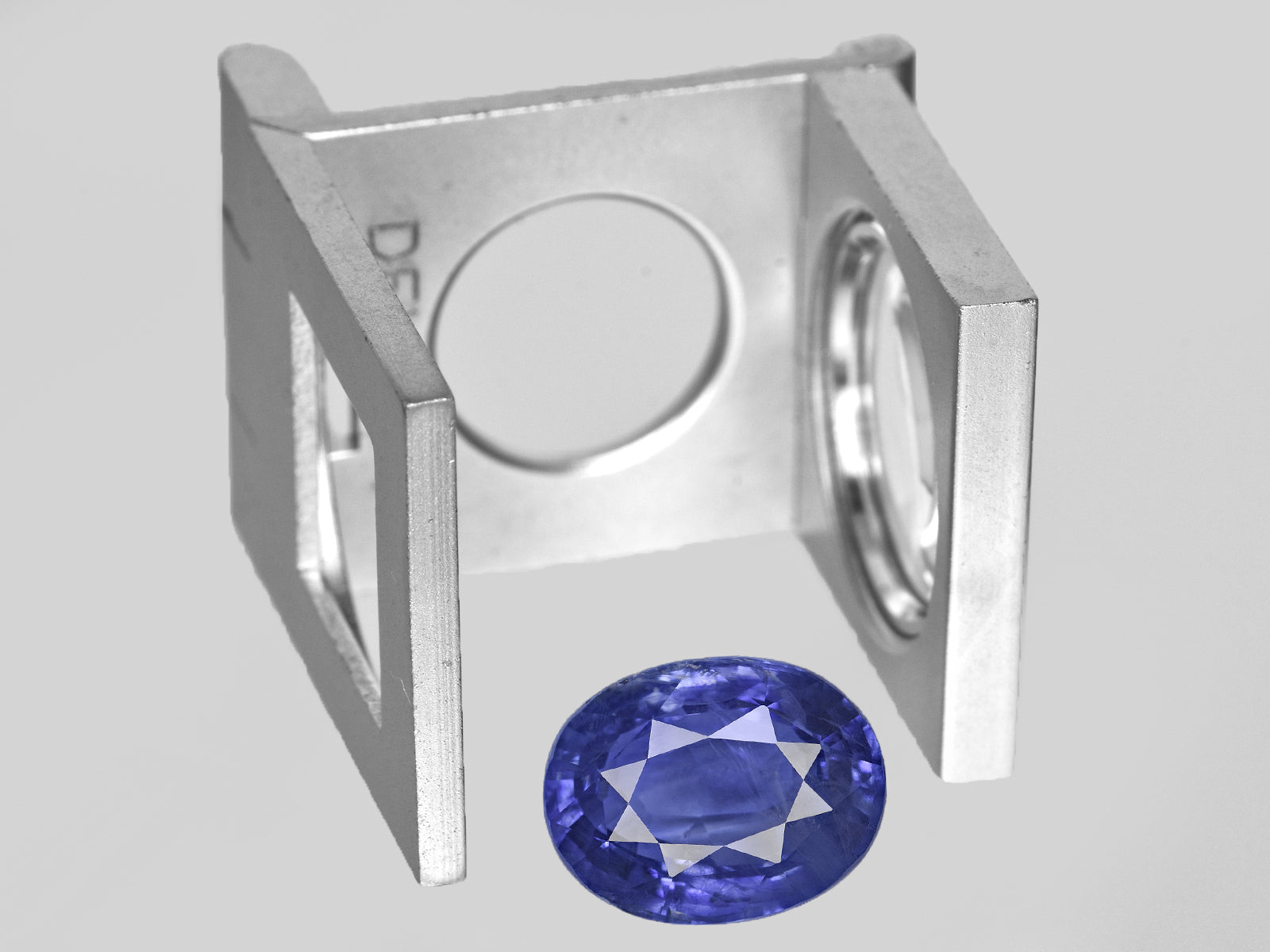 8801528-oval-rich-velvety-intense-blue-gia-sri-lanka-natural-blue-sapphire-8.61-ct