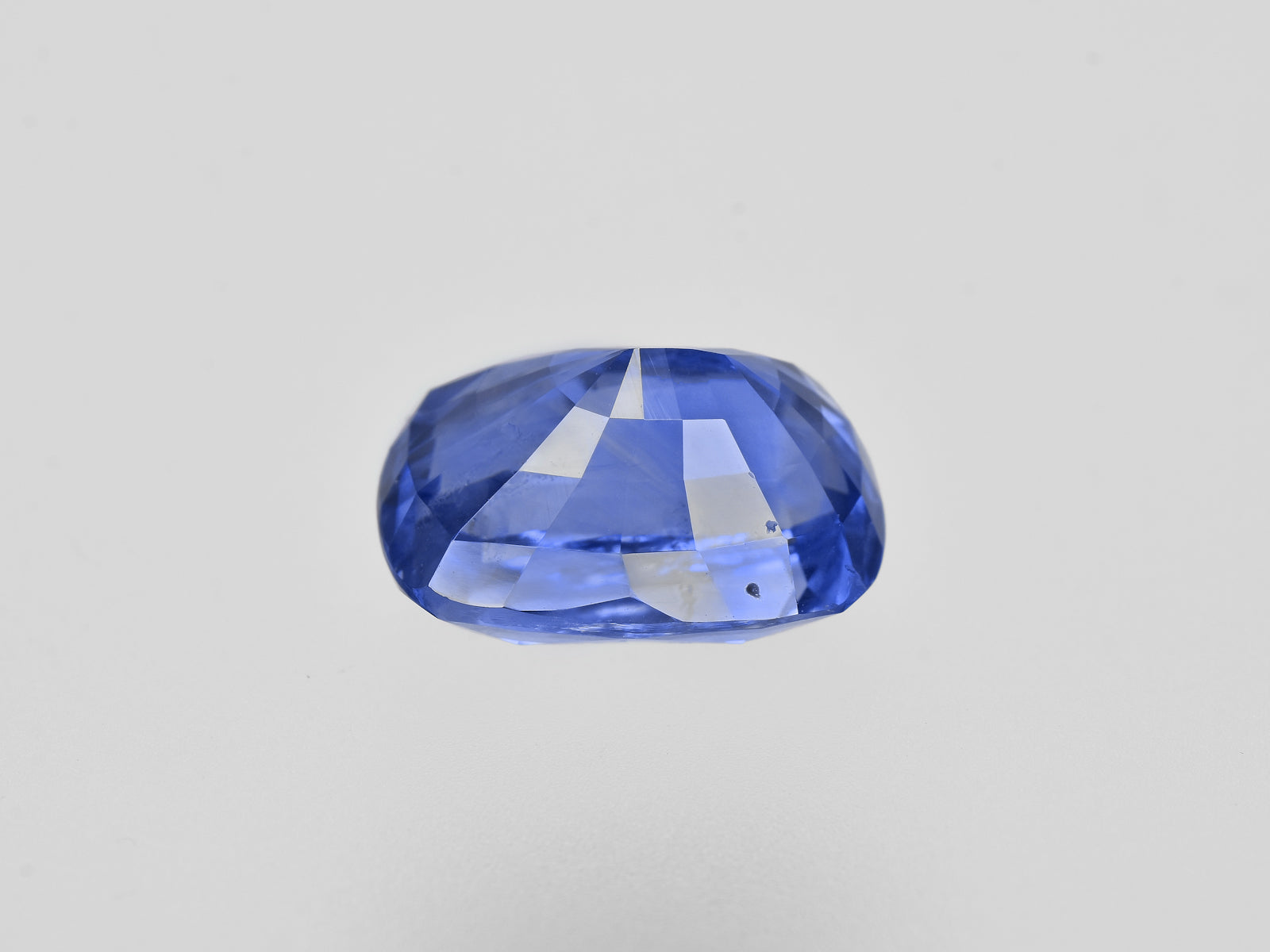 8801883-cushion-lustrous-intense-blue-gia-kashmir-natural-blue-sapphire-6.28-ct